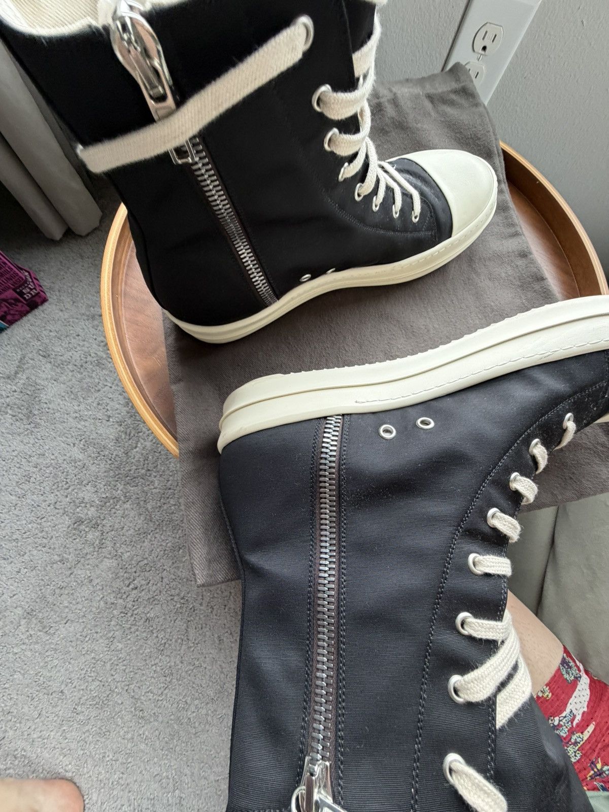 Rick Owens Rick Owens Cargo sneakers w/ bag black & milk 46 worn once Size US 13 / EU 46 - 8 Thumbnail