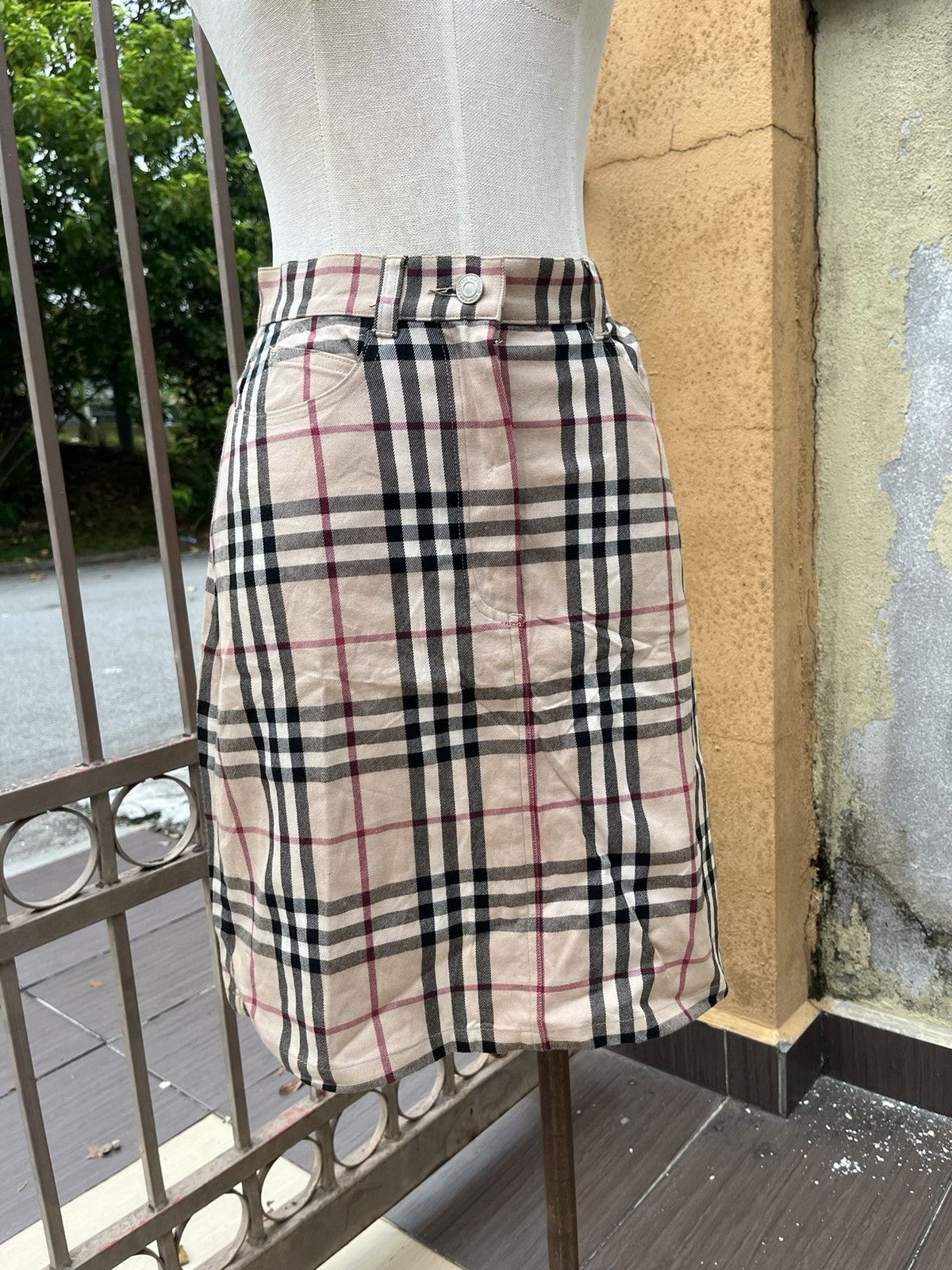 Burberry × Vintage Vintage Nova check mini skirt Size 28" / US 6 / IT 42 - 4 Thumbnail