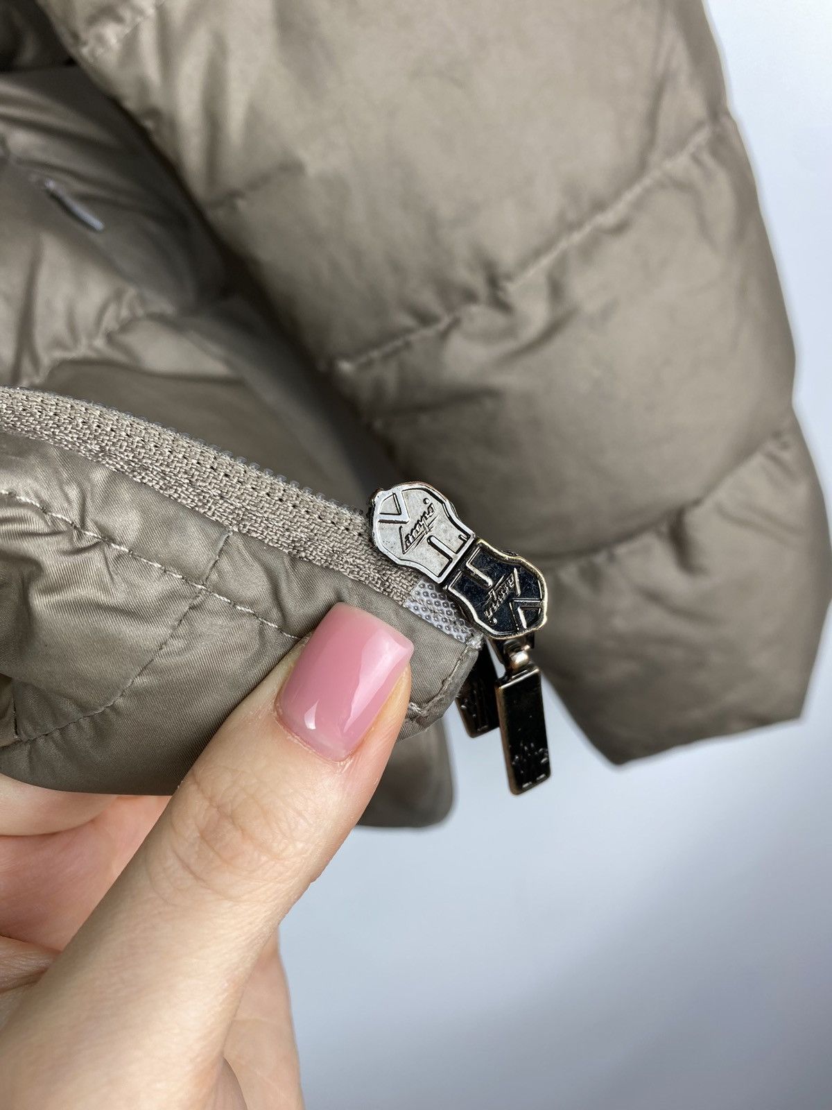 Moncler Moncler Angers Giubbotto ladies fur puffer jacket size 1 Size XS / US 0-2 / IT 36-38 - 17 Thumbnail