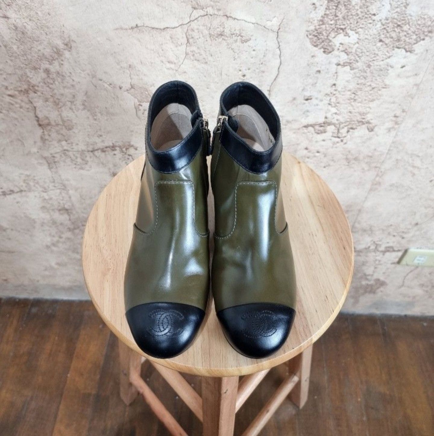 Chanel Chanel Olive and black leather Zippered Boots Size US 5.5 / IT 35.5 - 3 Thumbnail