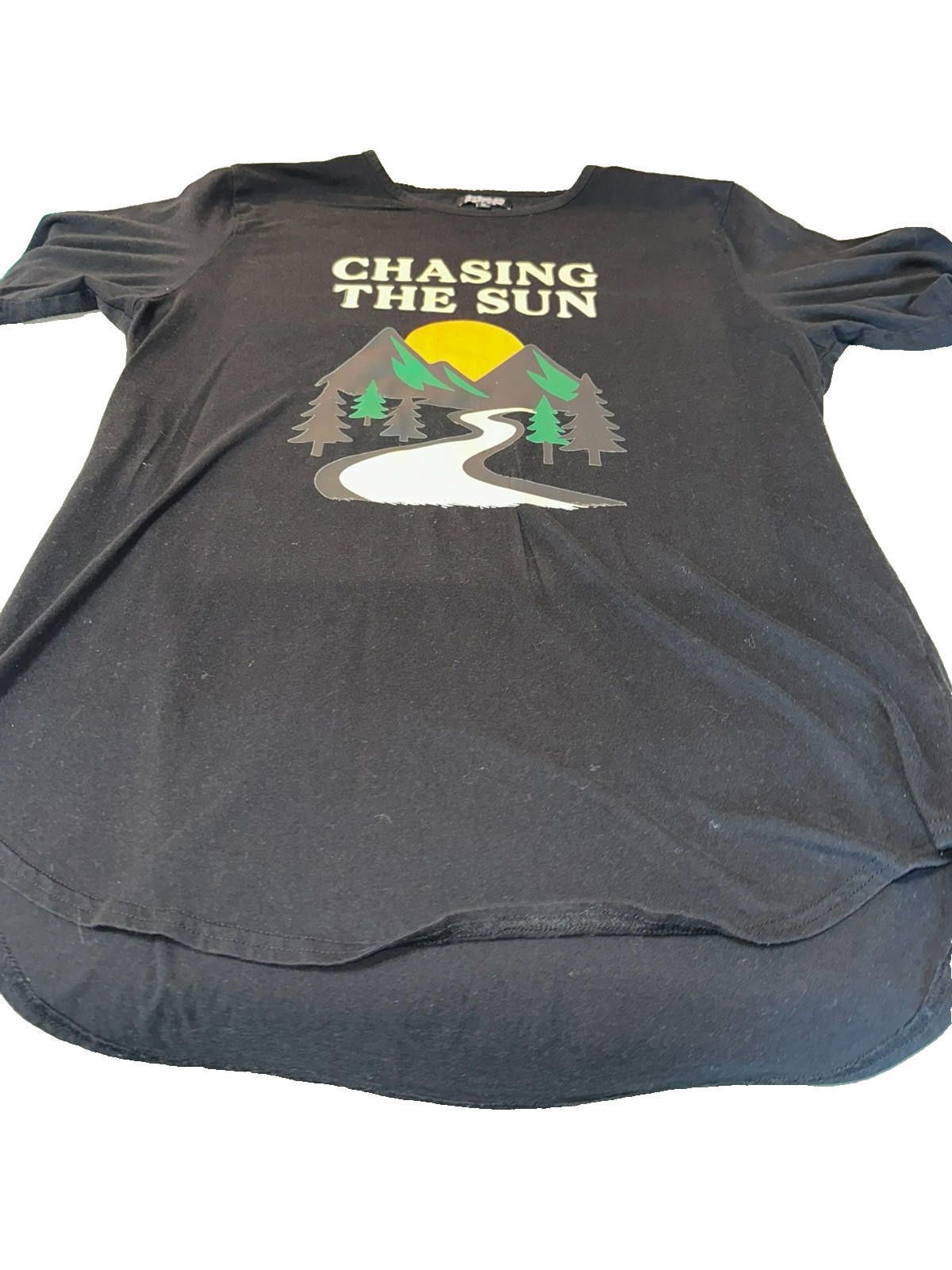 Elwood Women’s Nightgown XL – “Chasing the Sun” Graphic Sleep Shirt Size XL / US 12-14 / IT 48-50 - 2 Thumbnail