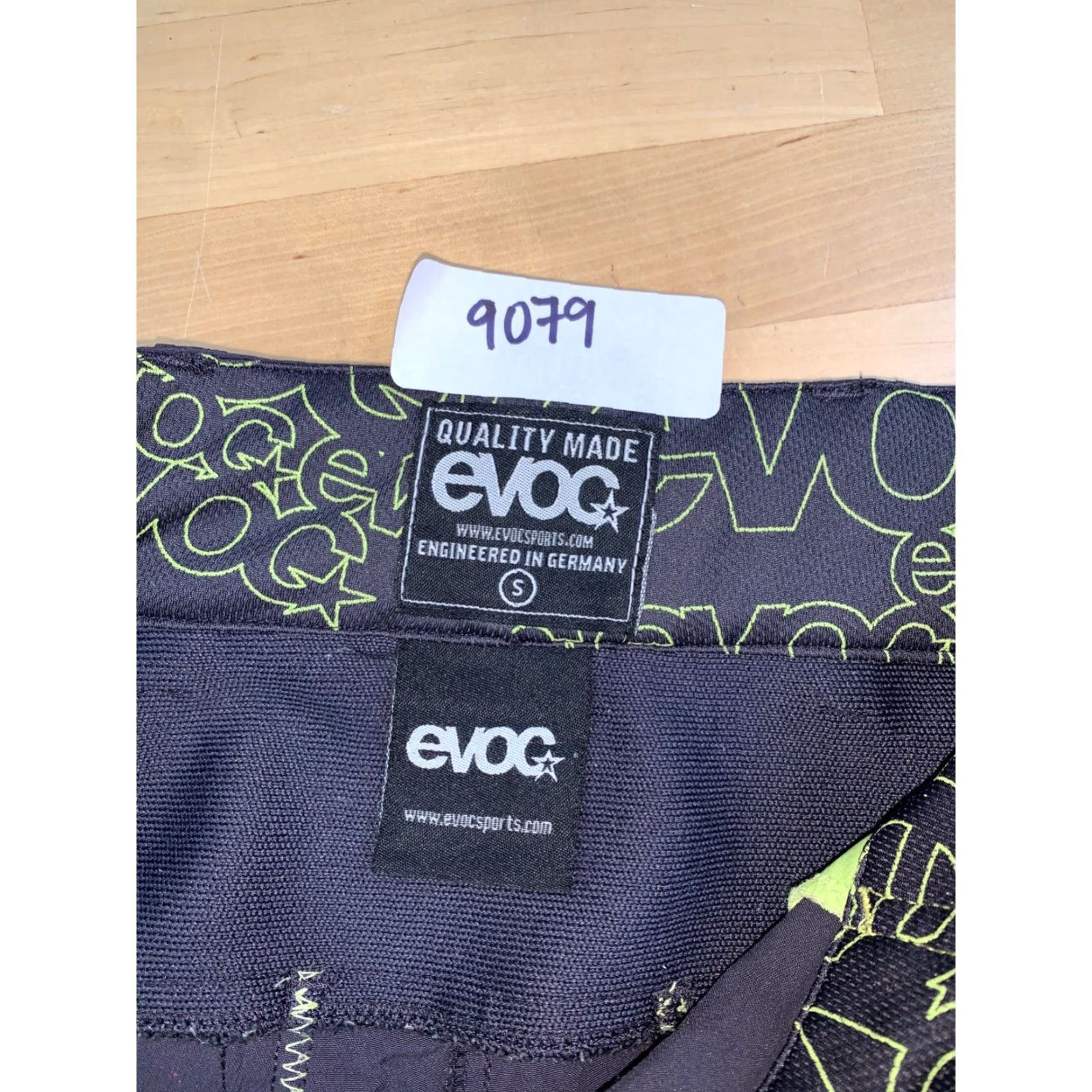 Vintage EVOC Mountain Bike Shorts Mens S Black Cargo Drawstring Casual Outdoor Size US 29 - 2 Thumbnail