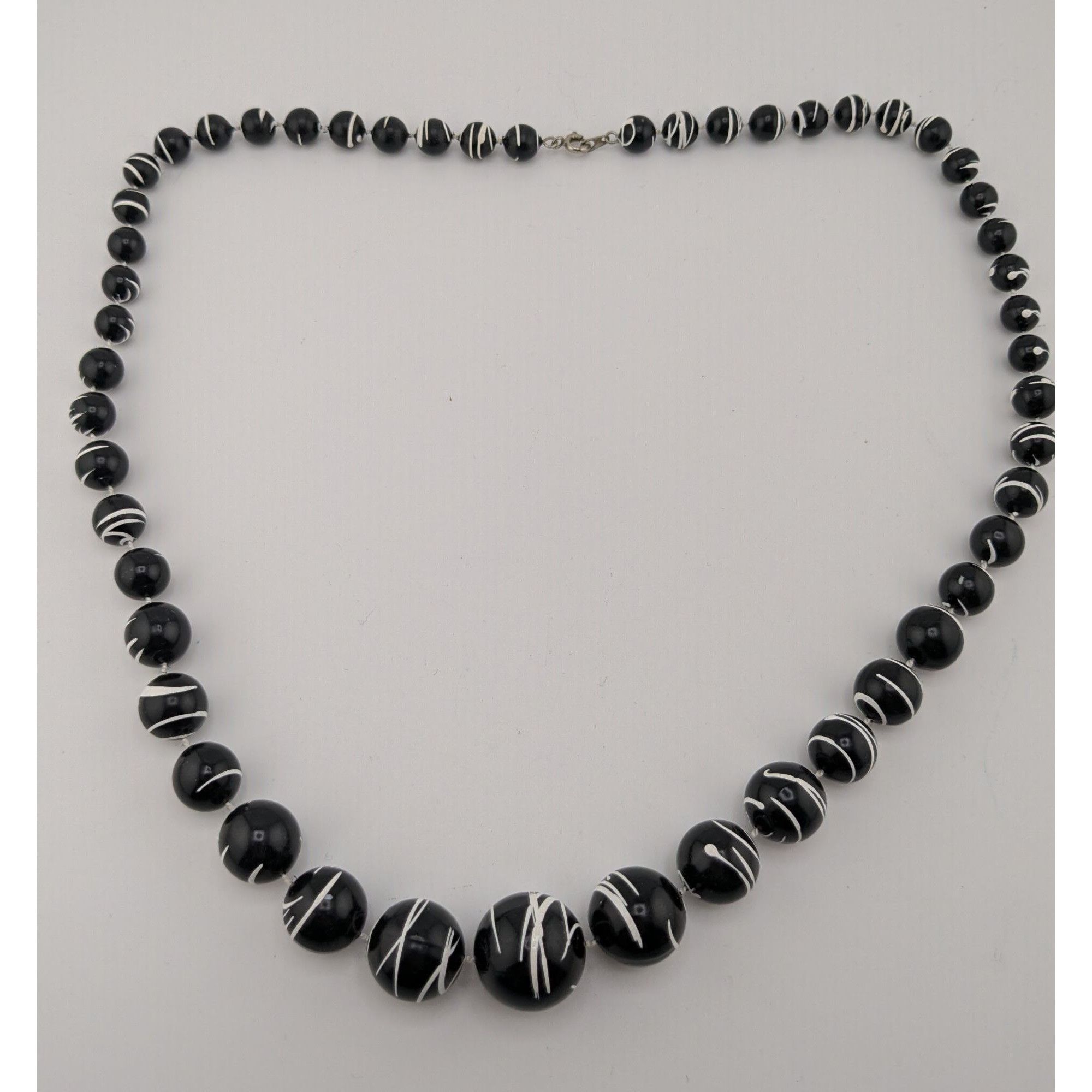 Other Vintage Abstract Black & White Swirl Graduated Bead Necklace Size ONE SIZE - 6 Thumbnail