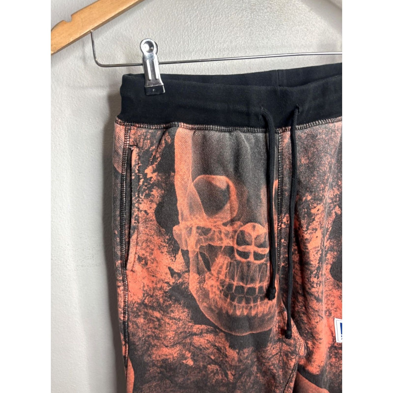 Russell Athletic VINTAGE Russell Athletic ASAP Worldwide Sweatpants Mens XS Skull Graphic Joggers Size US 27 - 2 Thumbnail