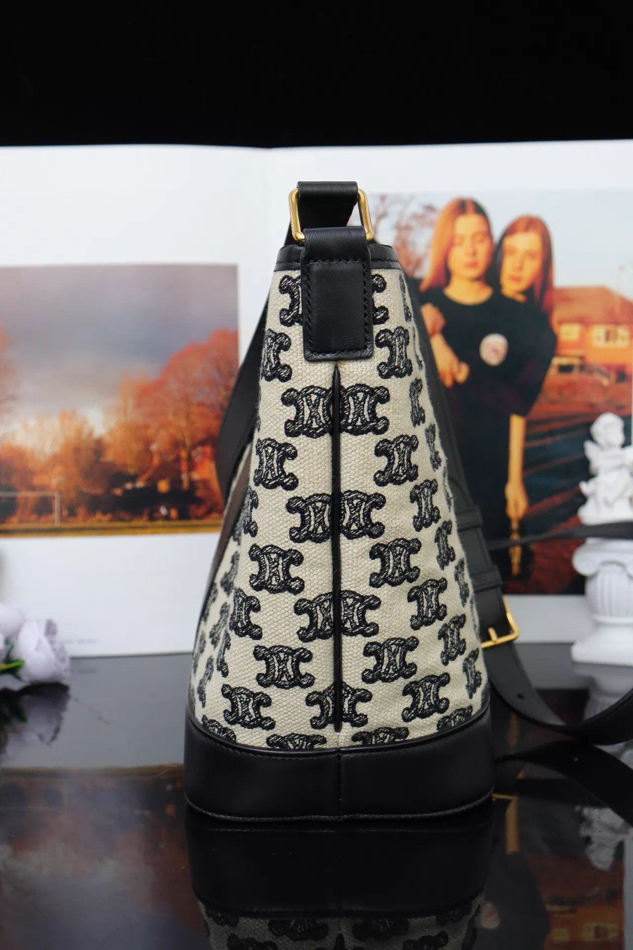 Celine Celine Trotteur Bucket Bag 17.5x22.5x12.5 21/42-NA Size ONE SIZE - 4 Thumbnail