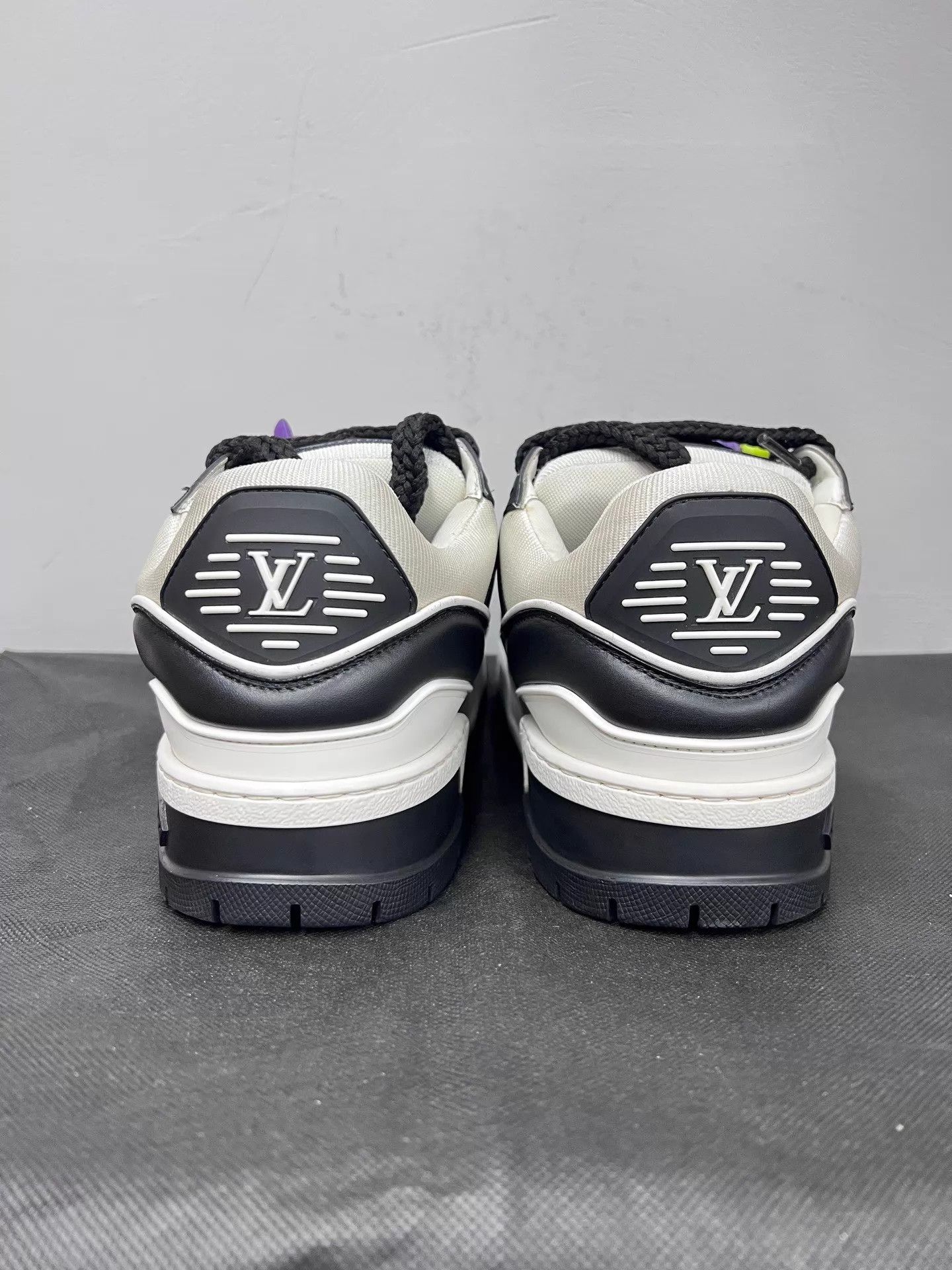 Louis Vuitton LV Trainer Maxi Low-Top B&W 6/40 Like New Size US 7 / EU 40 - 3 Thumbnail