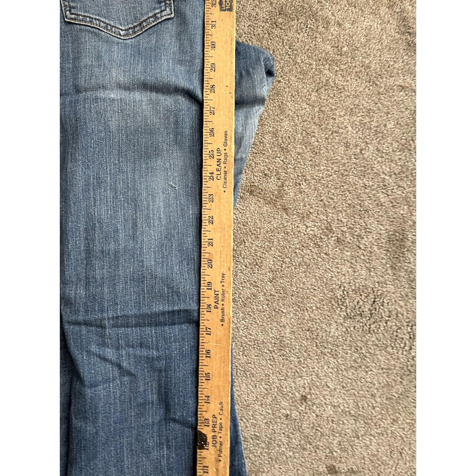 Vintage Levi’s Signature Women’s Jeans - bootcut, Medium wash, 12, 31 in, 29 in inseam, Blue, Regular, 2010s? (no decade allowed?) Size 34" / US 12 / IT 48 - 7 Thumbnail