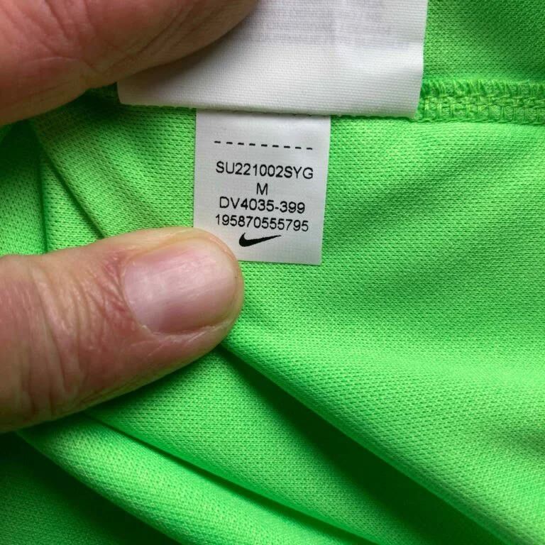 Nike NEW Paris Saint-Germain 2022-23 Nike GK football jersey sz M Size US M / EU 48-50 / 2 - 7 Thumbnail