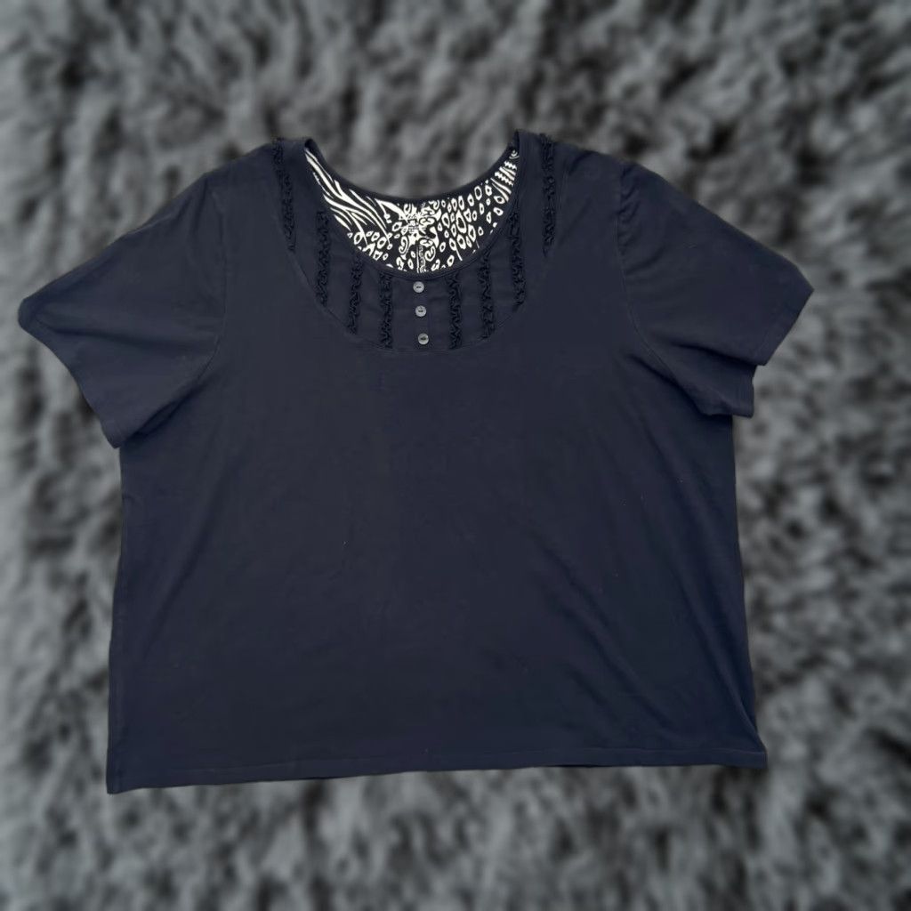 Vintage Liz & Me Shirt 3X 26/28W Women Plus Black Short Sleeve Scoop Neck Ruffle Button Office Casual Classic Minimalist T-Shirt Size XXL / US 16-18 / IT 52-54 - 1 Thumbnail