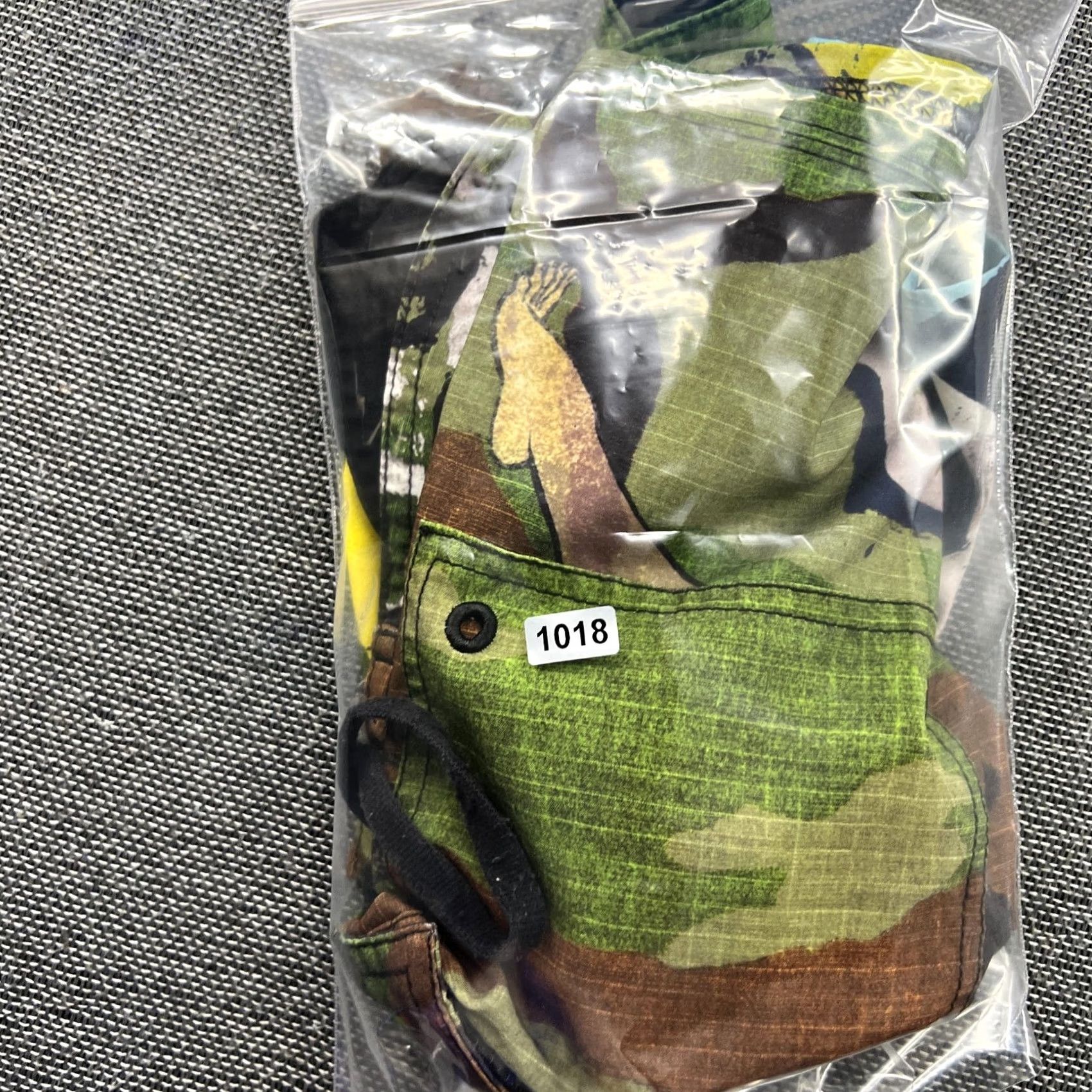 Quiksilver VINTAGE Quiksilver Board Shorts Mens Size 28 Drawstring Camo Flying Fortress Size US 28 / EU 44 - 2 Thumbnail