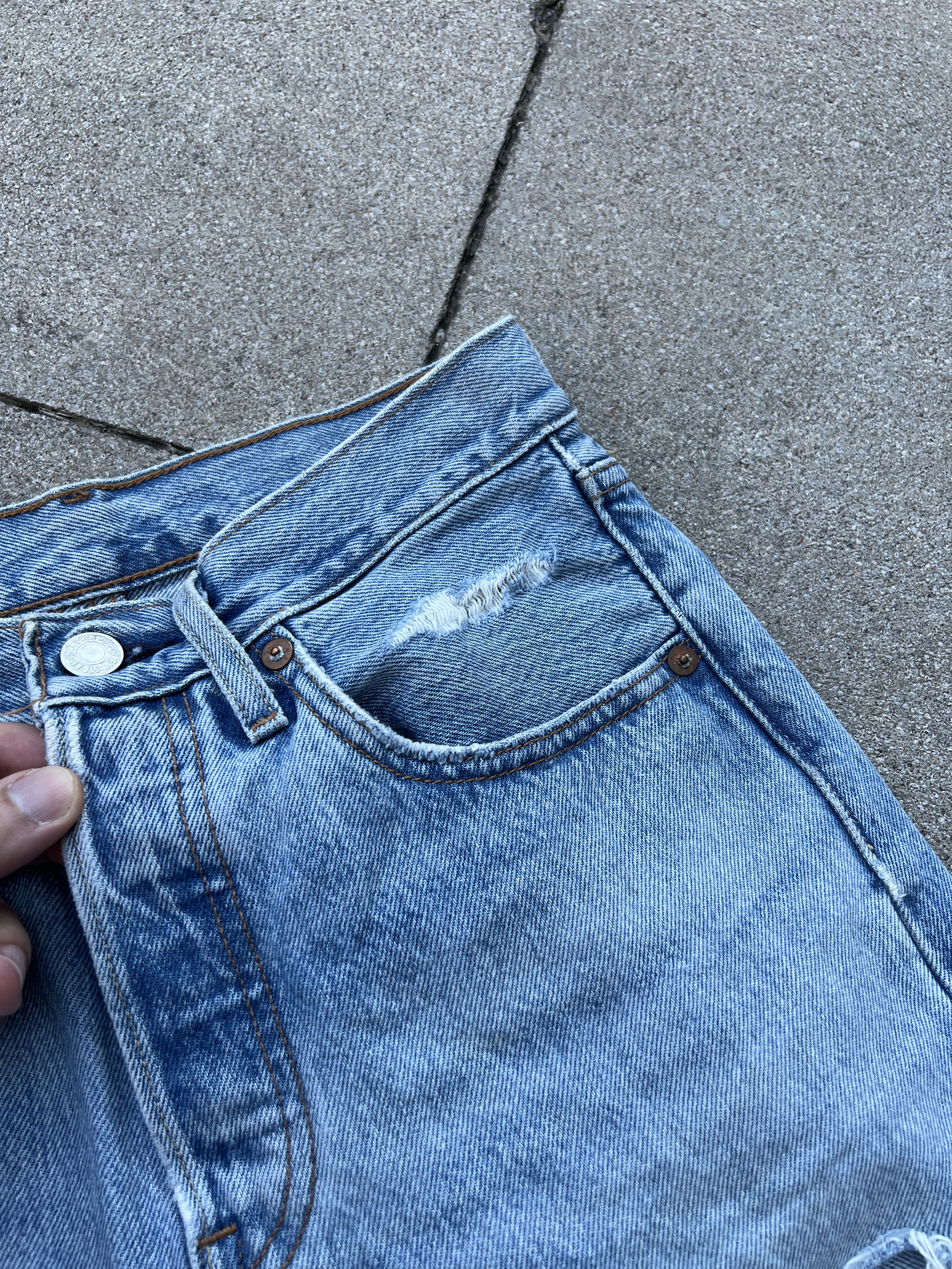 Levi's Levis Premium Big E Custom Cut Distressed Shorts Size 24" / US 00 / IT 34 - 6 Thumbnail