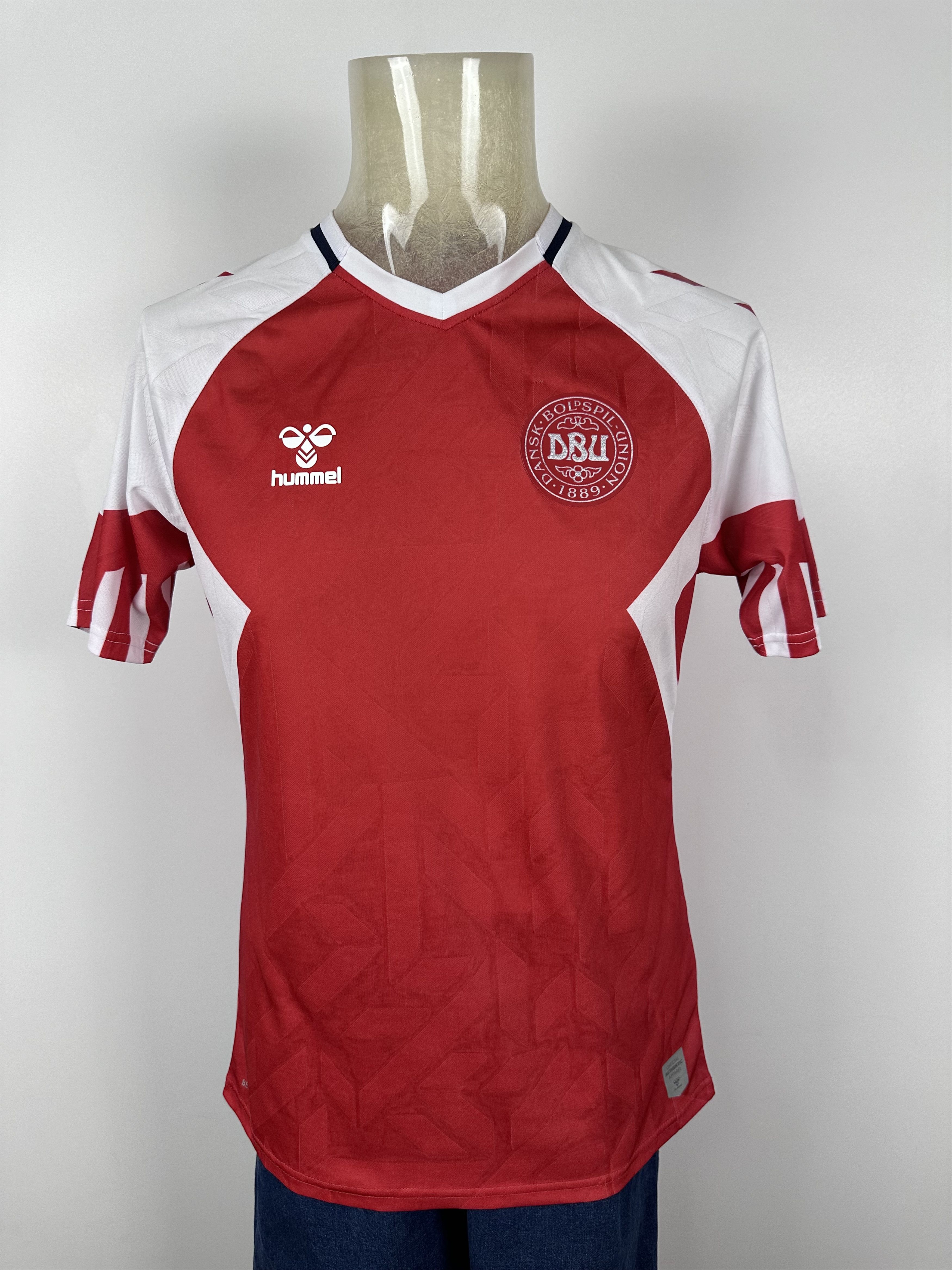 Hummel × Vintage DENMARK 2023 2024 HOME FOOTBALL SHIRT SOCCER JERSEY HUMMEL Size US S / EU 44-46 / 1 - 1 Thumbnail
