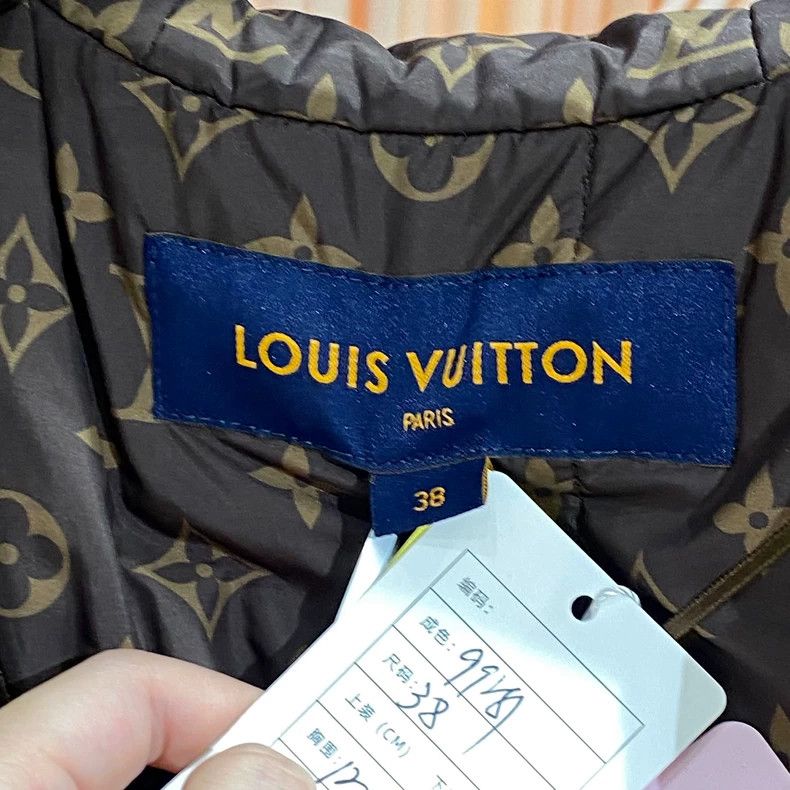 Louis Vuitton Louis Vuitton Black lining full print bathrobe belt down j Size XS / US 0-2 / IT 36-38 - 4 Thumbnail