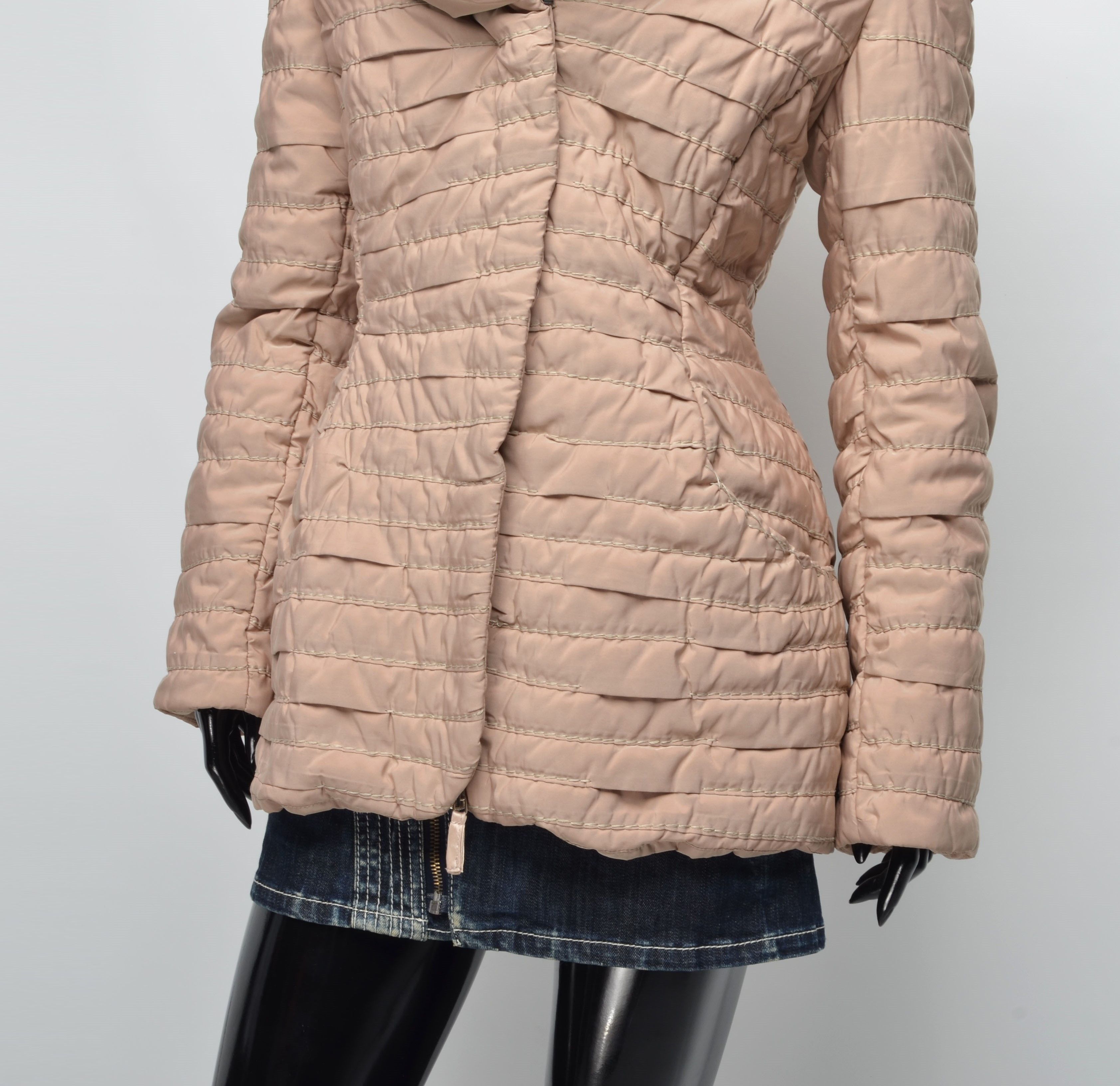 Designer Vintage Ermanno Scervino Ruffle Neck Beige Down Jacket Size L / US 10 / IT 46 - 2 Thumbnail