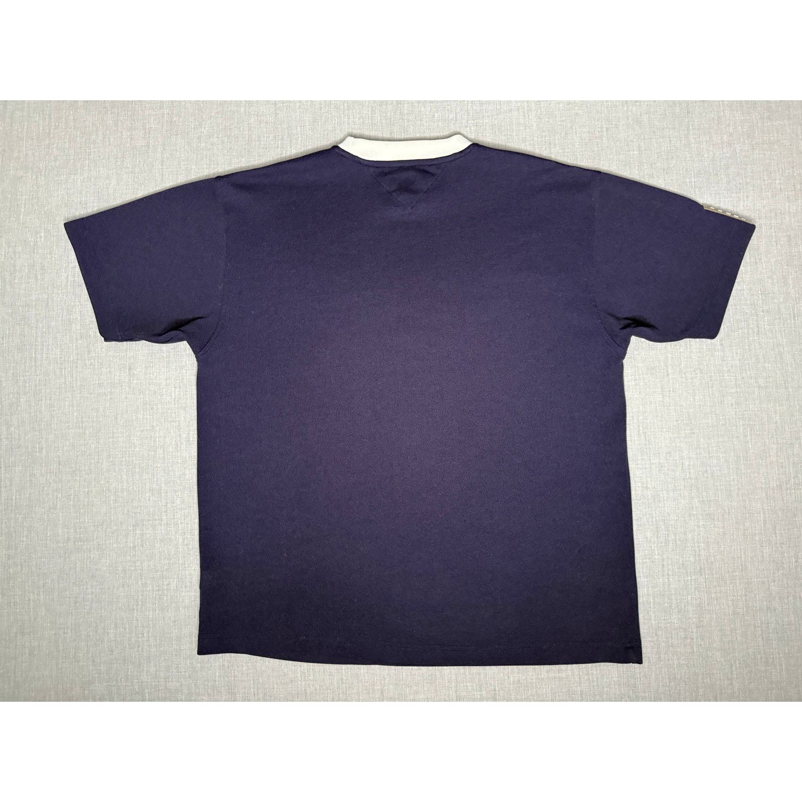 Tommy Hilfiger × Vintage Vintage Tommy Hilfiger Athletics USA T-shirt Medium Size US M / EU 48-50 / 2 - 2 Thumbnail