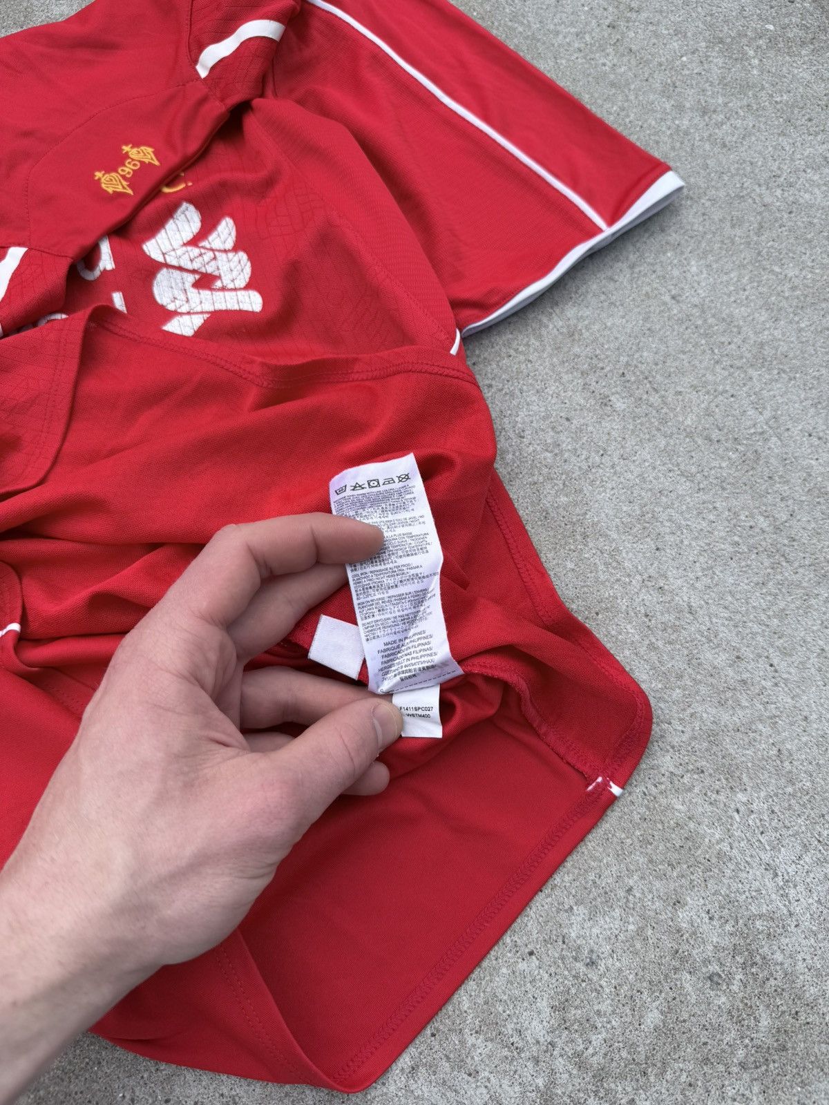 Vintage FC Liverpool sportswear / streetwear jersey