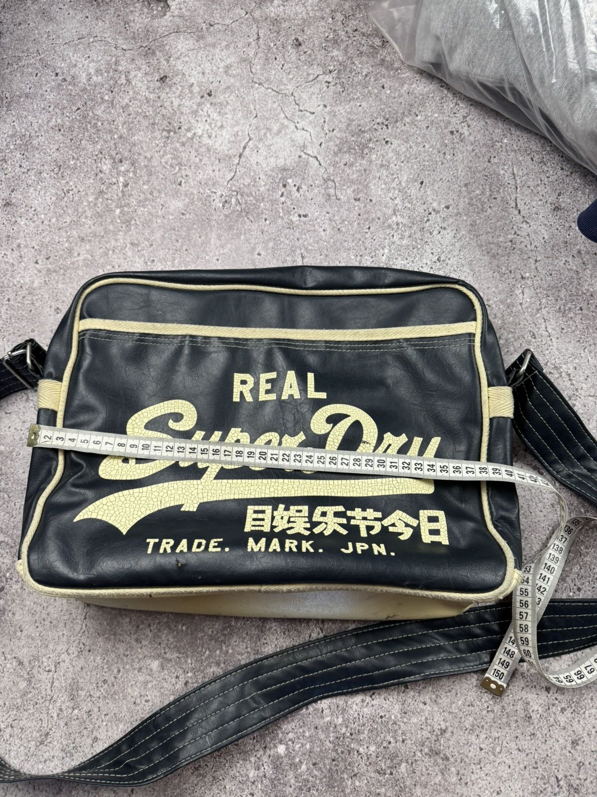Japanese Brand VINTAGE JAPANESSE SUPERDRY LEATHER EVISU MESSRNGER BAG Size ONE SIZE - 2 Thumbnail
