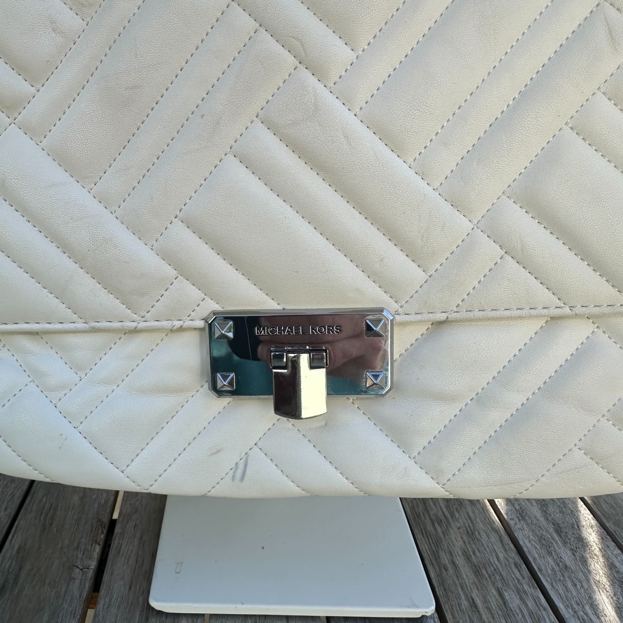 Michael Kors Michael Kors White Quilted Leather Peyton Shoulder Bag Size ONE SIZE - 3 Thumbnail