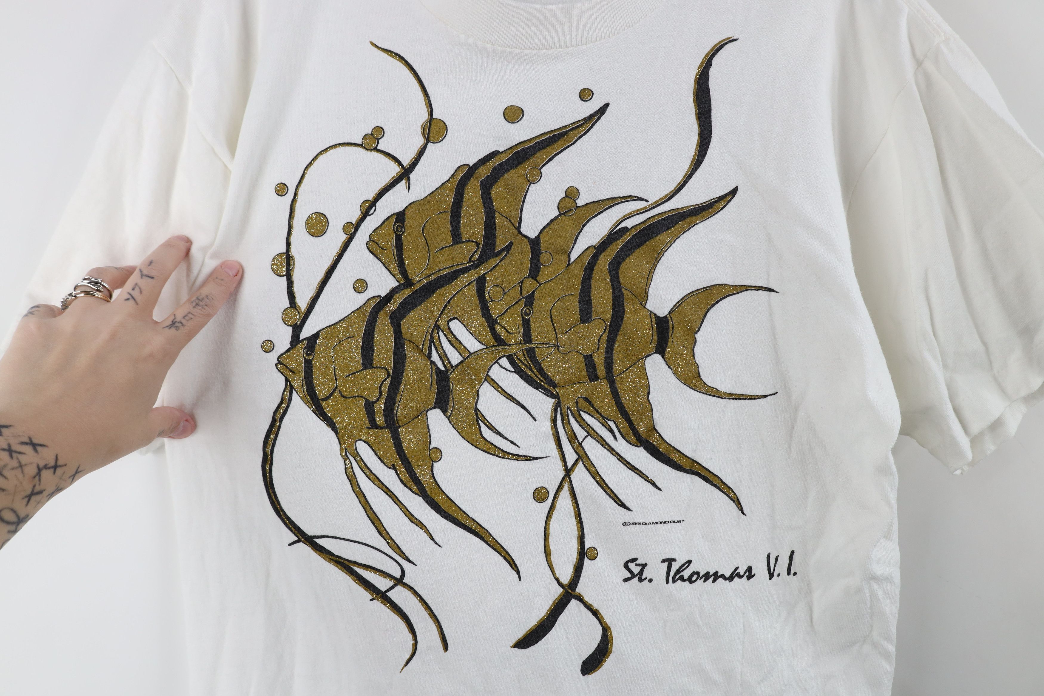 Vintage Vintage 90s Streetwear Islands Metallic Fish T-Shirt USA Size L / US 10 / IT 46 - 4 Thumbnail