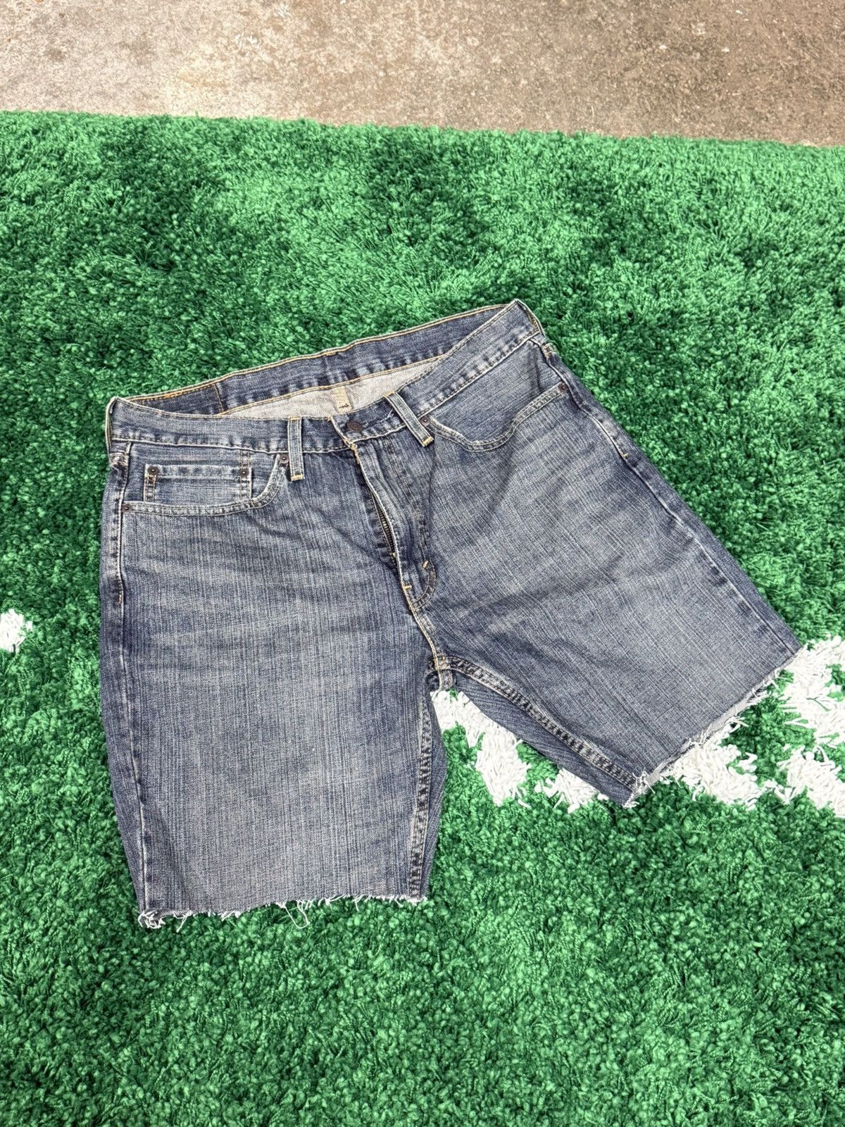 Levi's Levi's 559 Denim Cut Off Raw Hem Tab Jean Shorts Sz. 34 Size US 34 / EU 50 - 4 Thumbnail