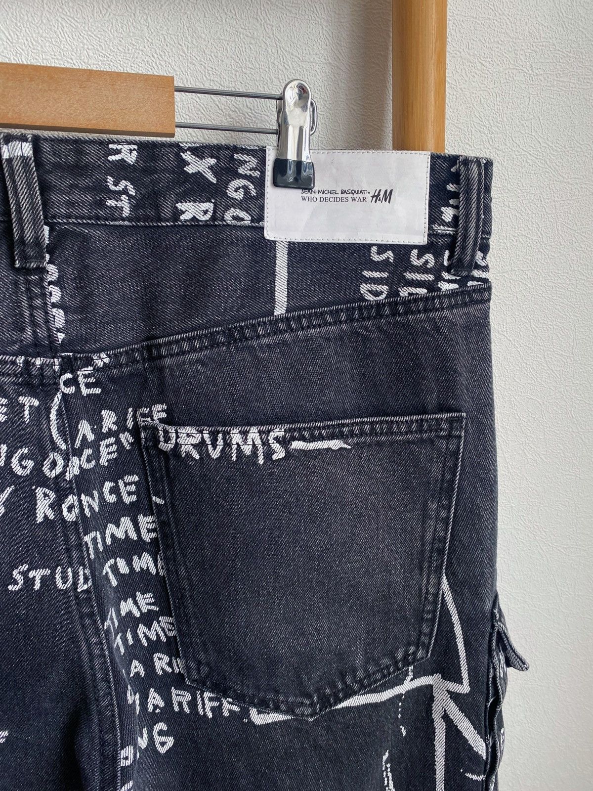 H&M × Jean-Michel Basquiat × Who Decides War Who Decides War Baggy denim jeans H&M x Basquiat x Ev&Tela Size US 36 / EU 52 - 20 Thumbnail
