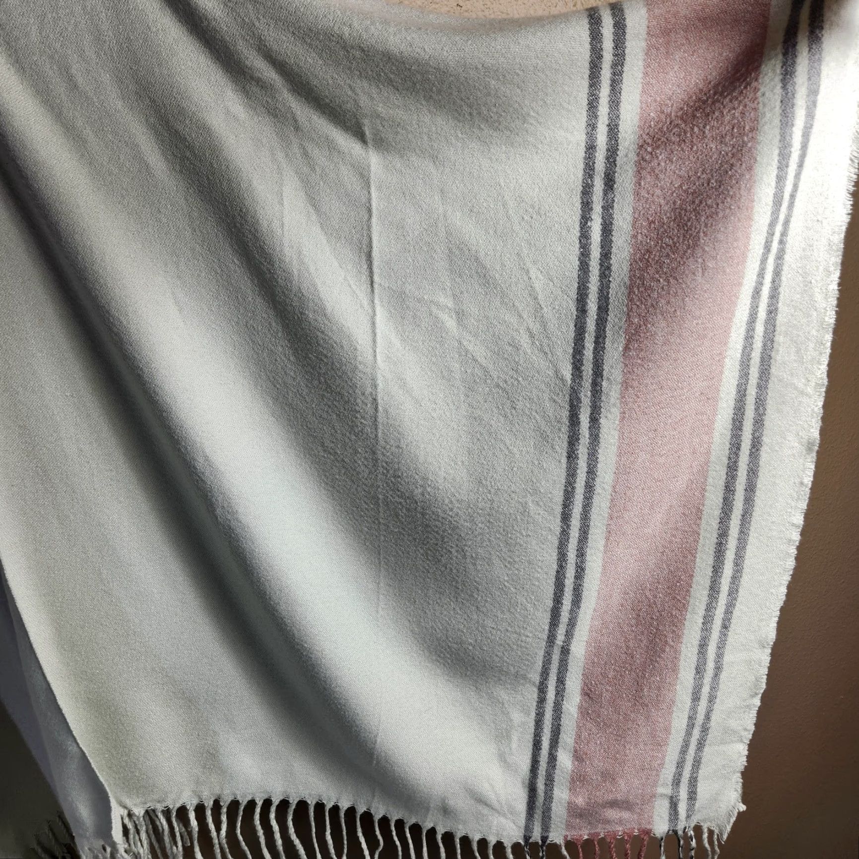 Vintage VINTAGE Causebox Siizu Womens |OS| Cream/Pink/Gray Fringed Trim Poncho Wrap NWT Size ONE SIZE - 5 Thumbnail