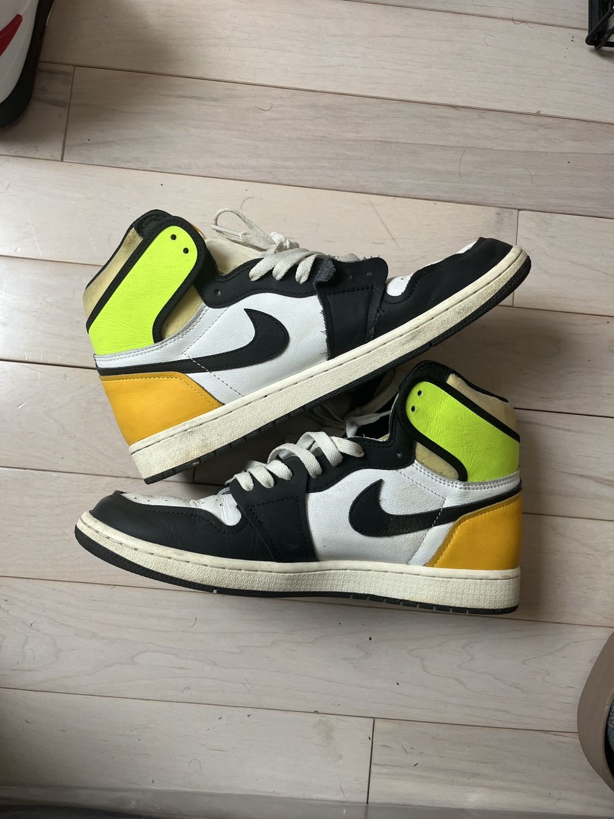 Jordan Brand Volt 1s Size US 11 / EU 44 - 3 Thumbnail