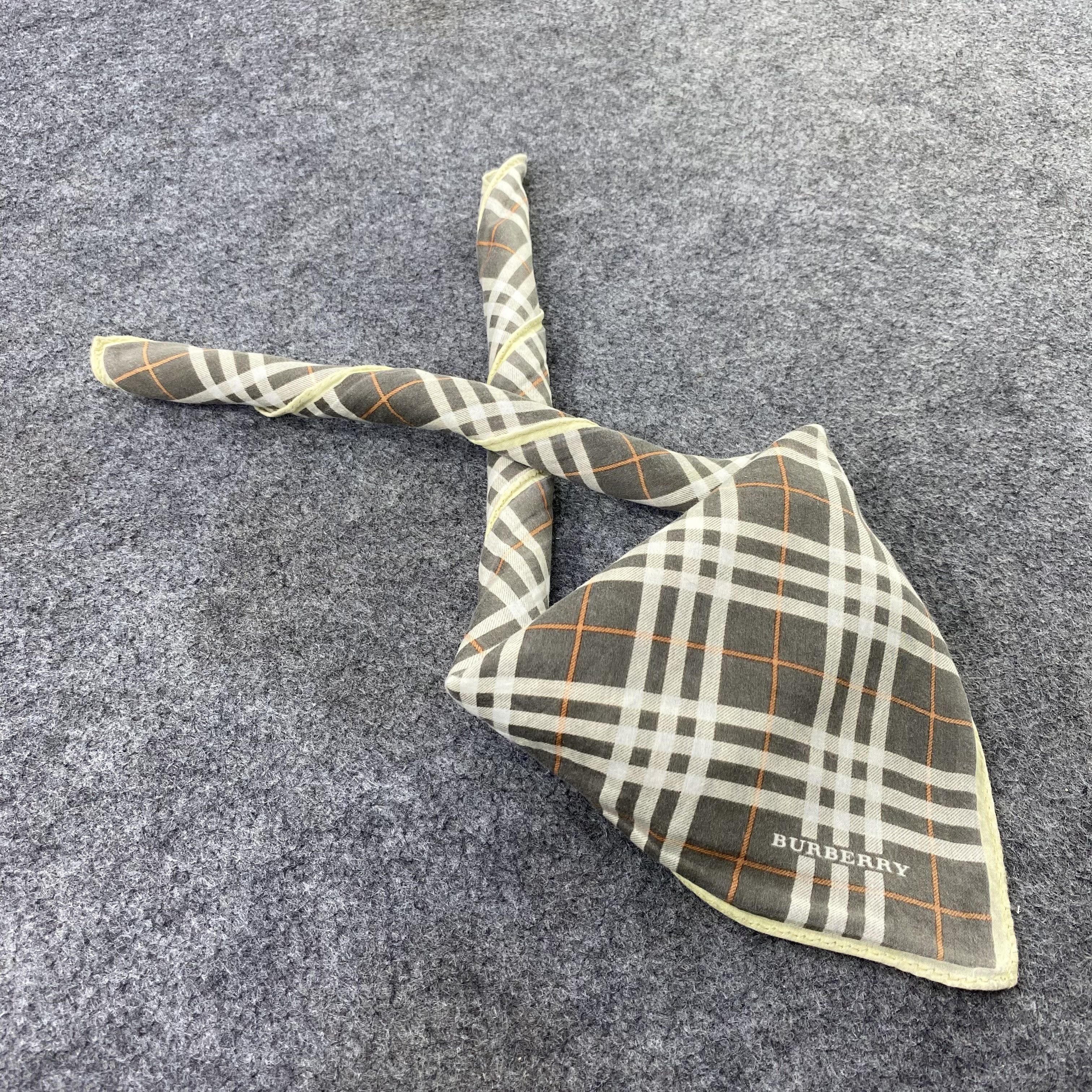 Burberry Burberry Handkerchief Neckerchief Bandana-B1559 Size ONE SIZE - 1 Thumbnail
