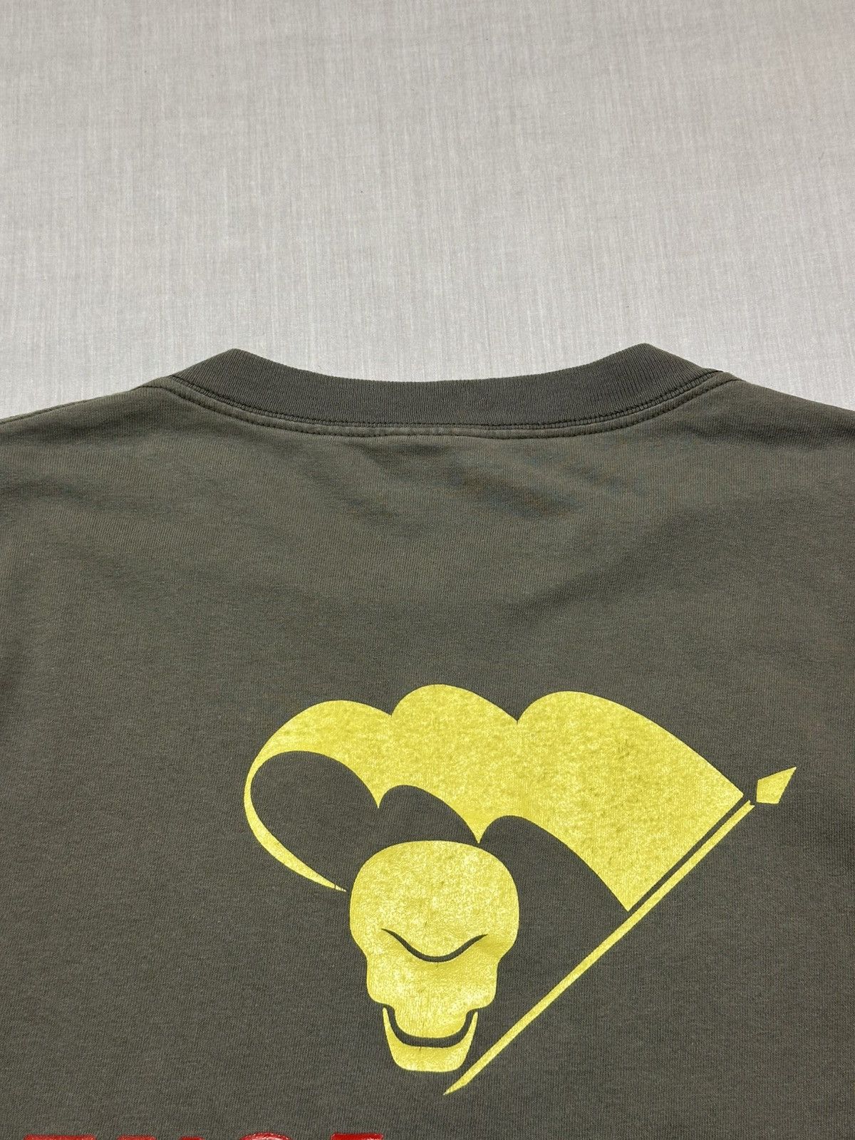 Vintage vintage 1990s Davy Jones skull flag t-shirt . Size US M / EU 48-50 / 2 - 11 Thumbnail