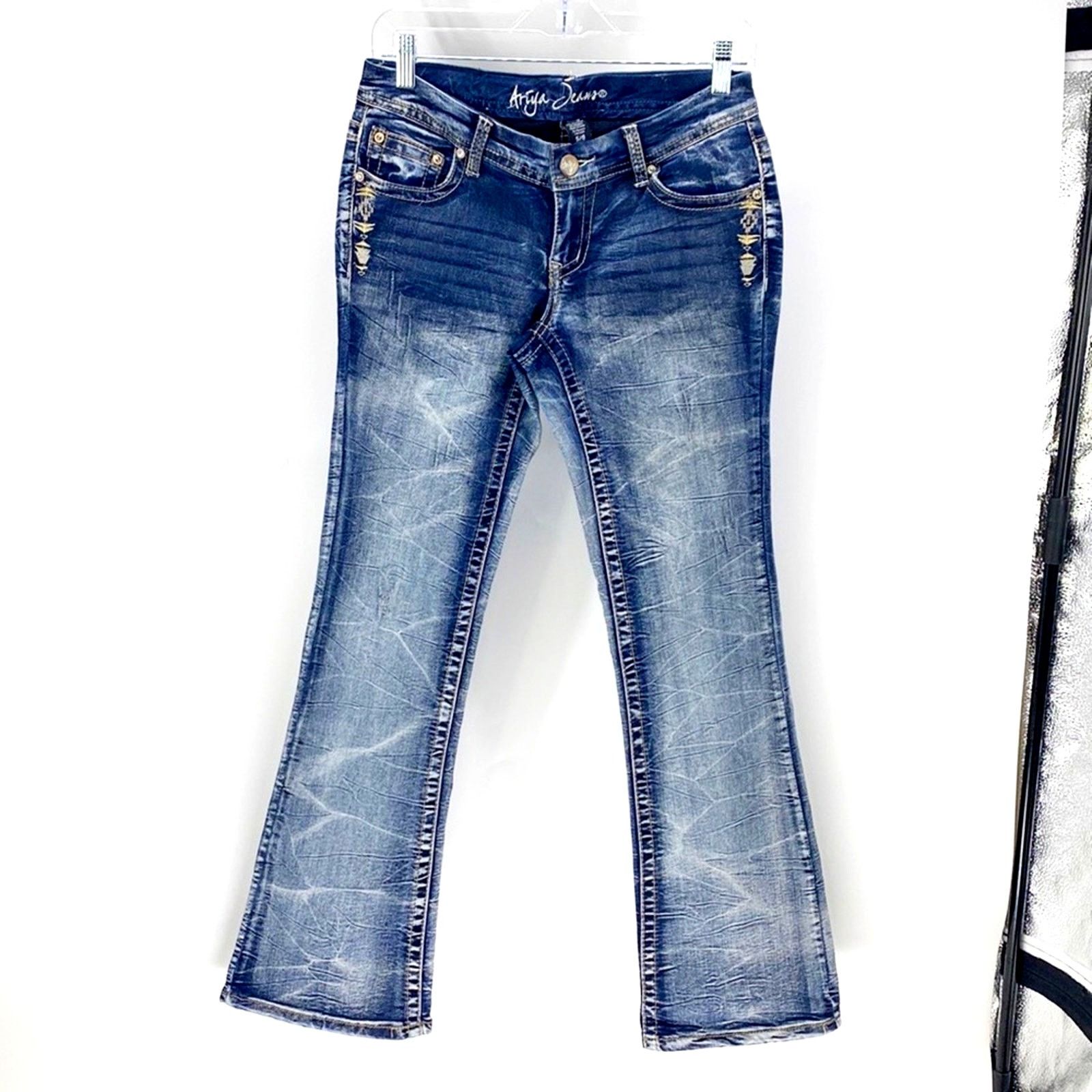 Other Aryia Lowrise bootcut tribal embroidered jean size 5/6 short Size 26" / US 2 / IT 38 - 1 Thumbnail