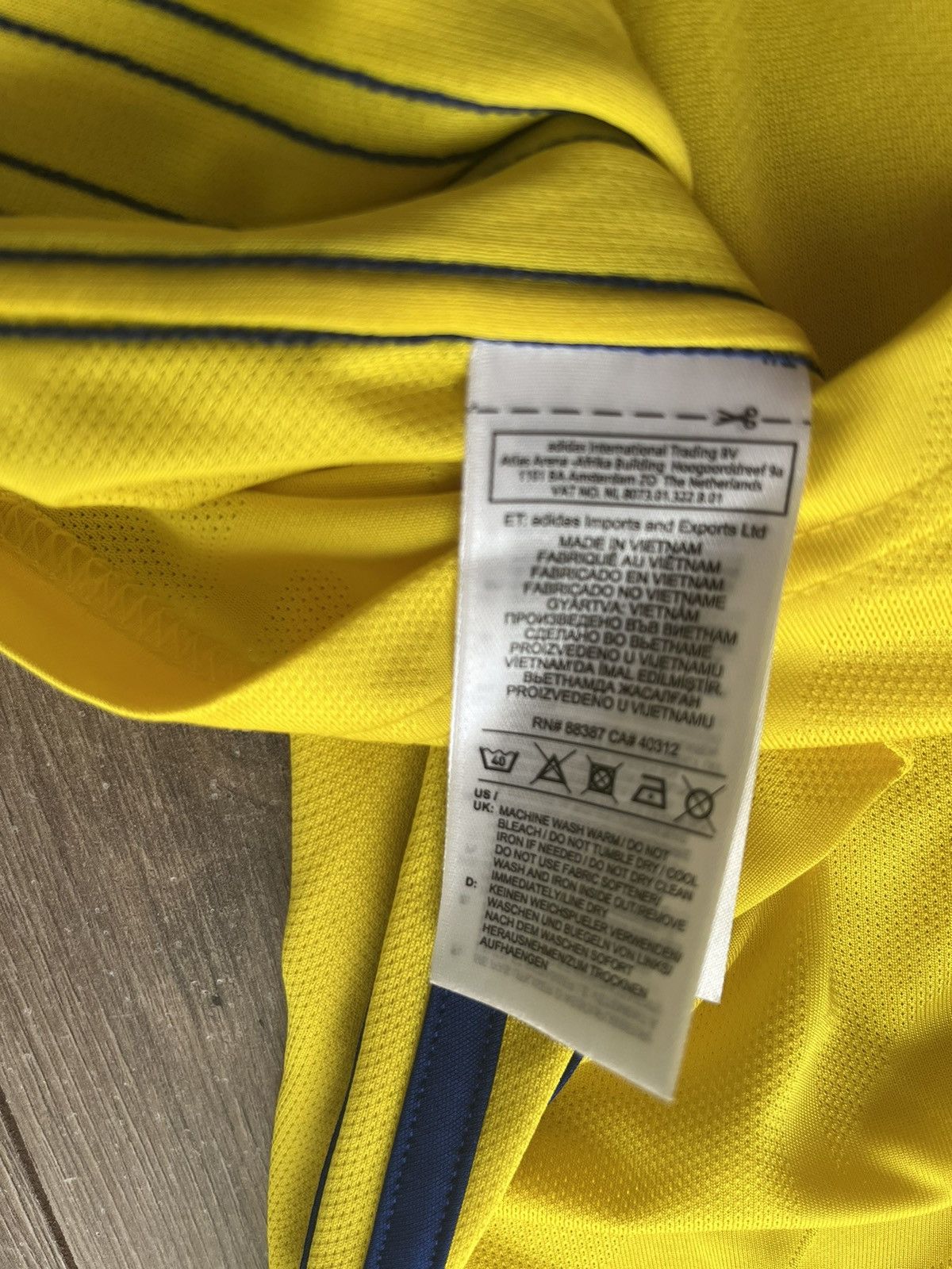 Adidas Adidas 2018-20 Sweden Home Shirt Size US S / EU 44-46 / 1 - 6 Thumbnail