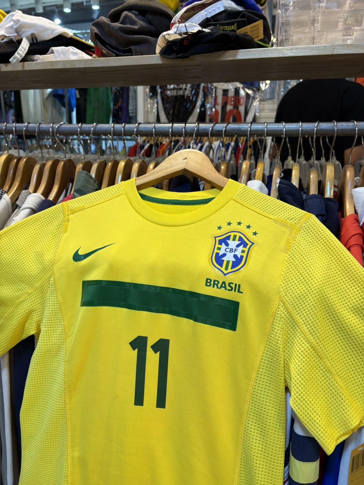Nike 2011-2012 Brazil Confederation Football Home Kit NEYMAR 11 Size US M / EU 48-50 / 2 - 3 Thumbnail