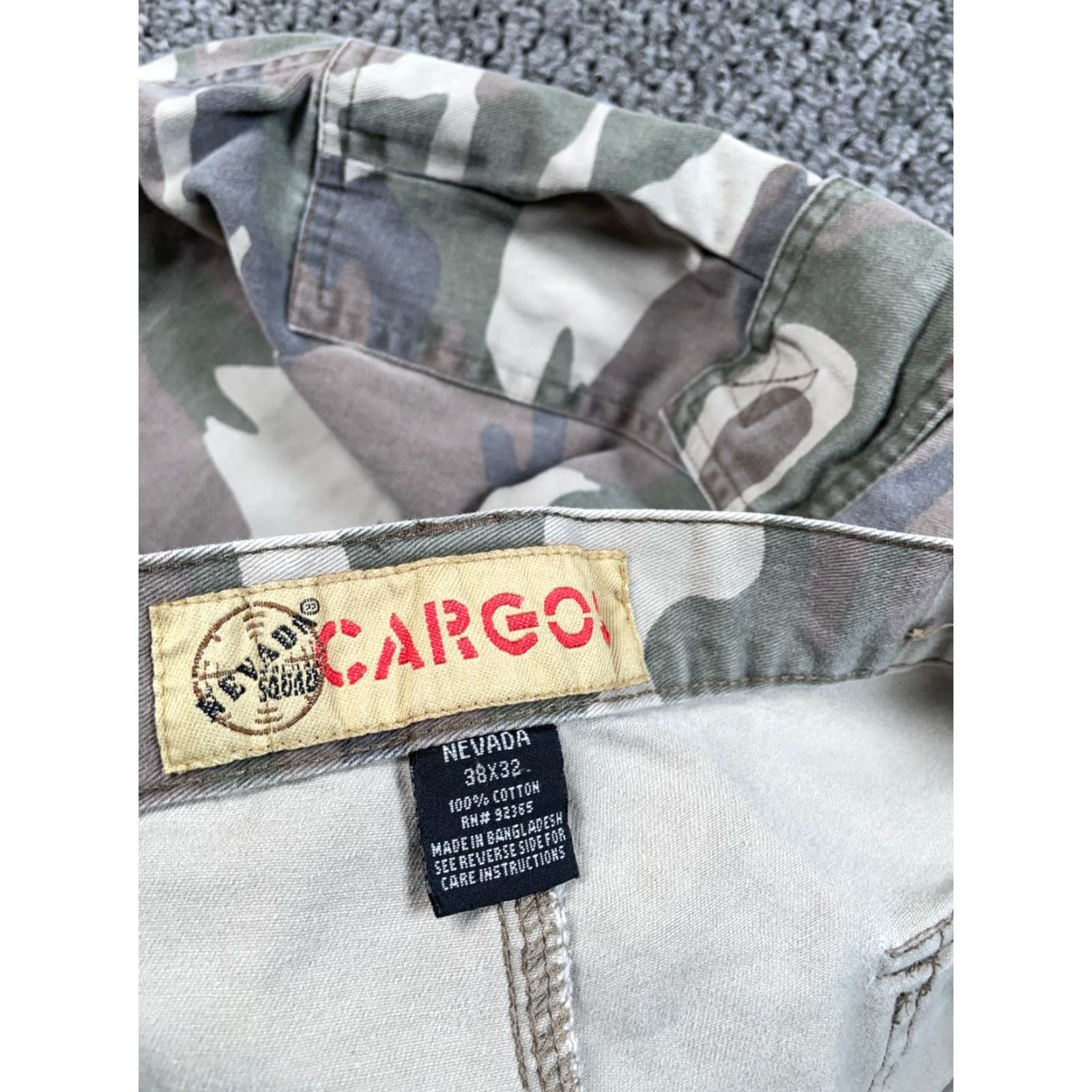 Vintage VINTAGE Nevada Camouflage Cargo Pants Men 35 x 28 Green Camo Straight Leg 90s Army Nature Outdoors Mens Size US 35 - 3 Thumbnail