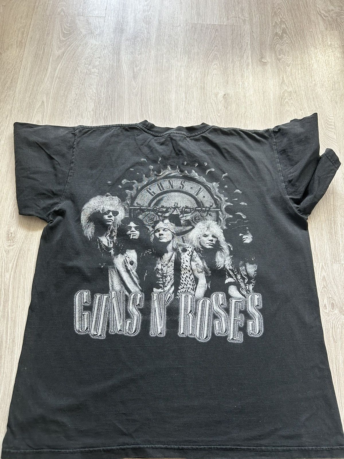 Guns N' Roses Vintage Guns n Roses big logo Rock T-shirt size L Size US L / EU 52-54 / 3 - 8 Thumbnail