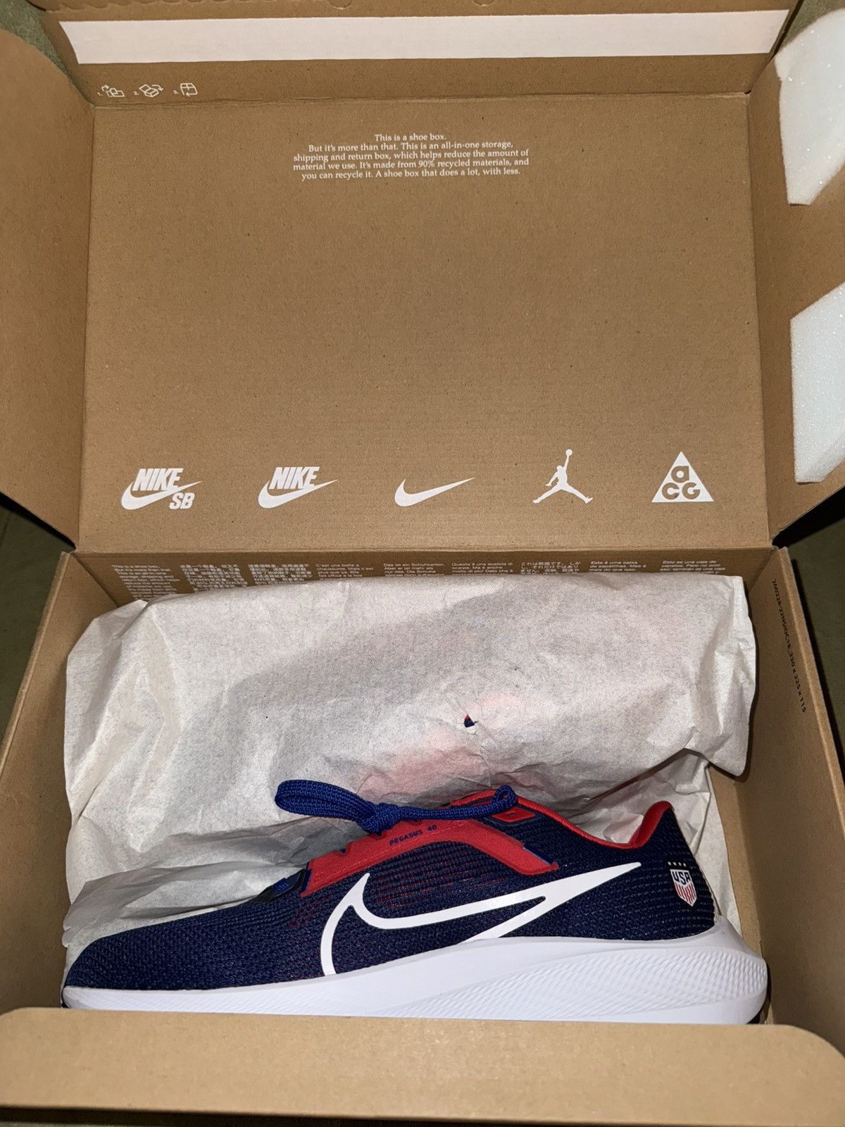 Nike Nike Air Zoom Pegasus 40 “USA USWNT” NEW w/ BOX! size 9 mens Size US 9 / EU 42 - 3 Thumbnail