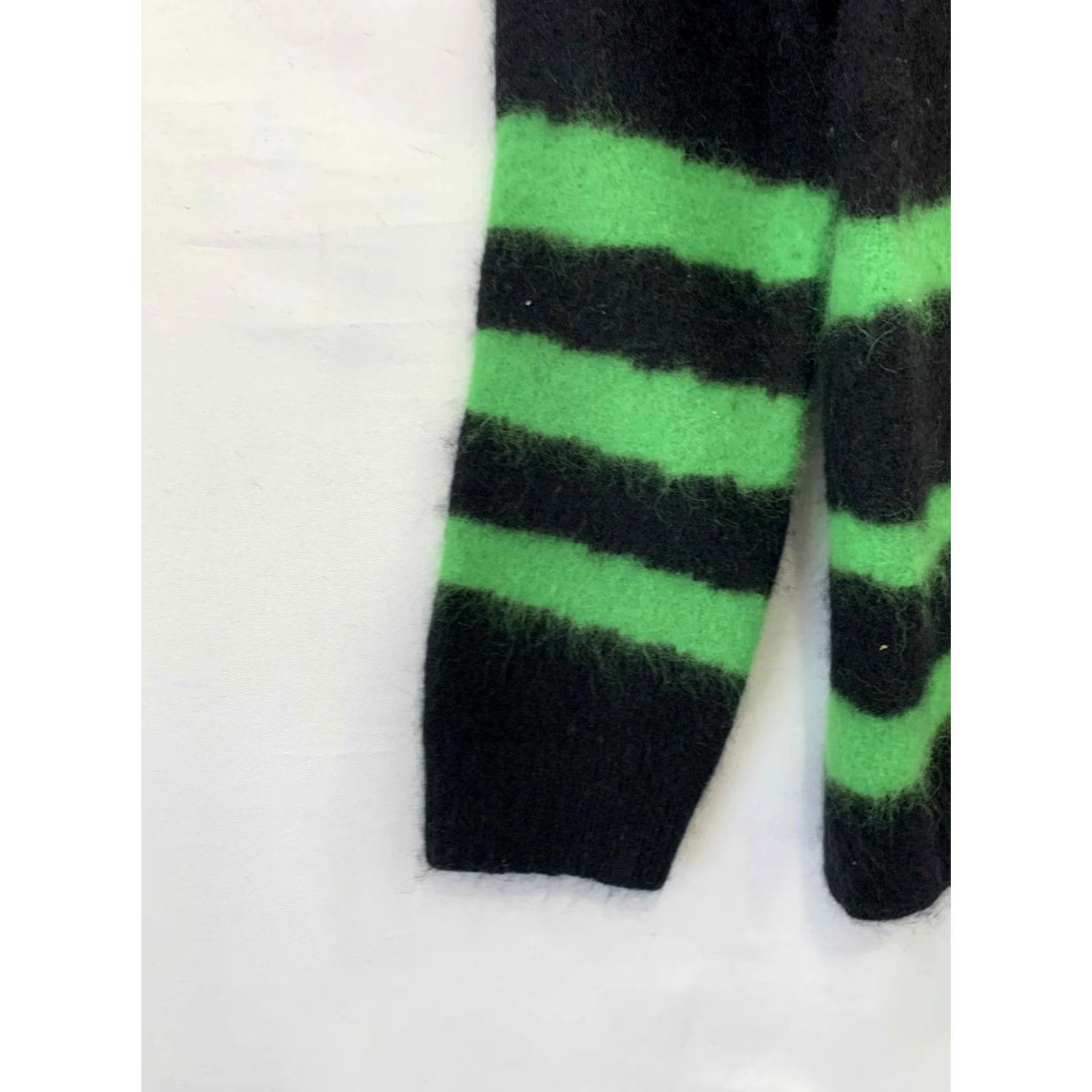 Marc by Marc Jacobs Marc by Marc Jacobs Cardigan Sweater Striped Black Fuzzy Knit Size M Womens Logo Pattern Vintage? Size M / US 6-8 / IT 42-44 - 7 Thumbnail