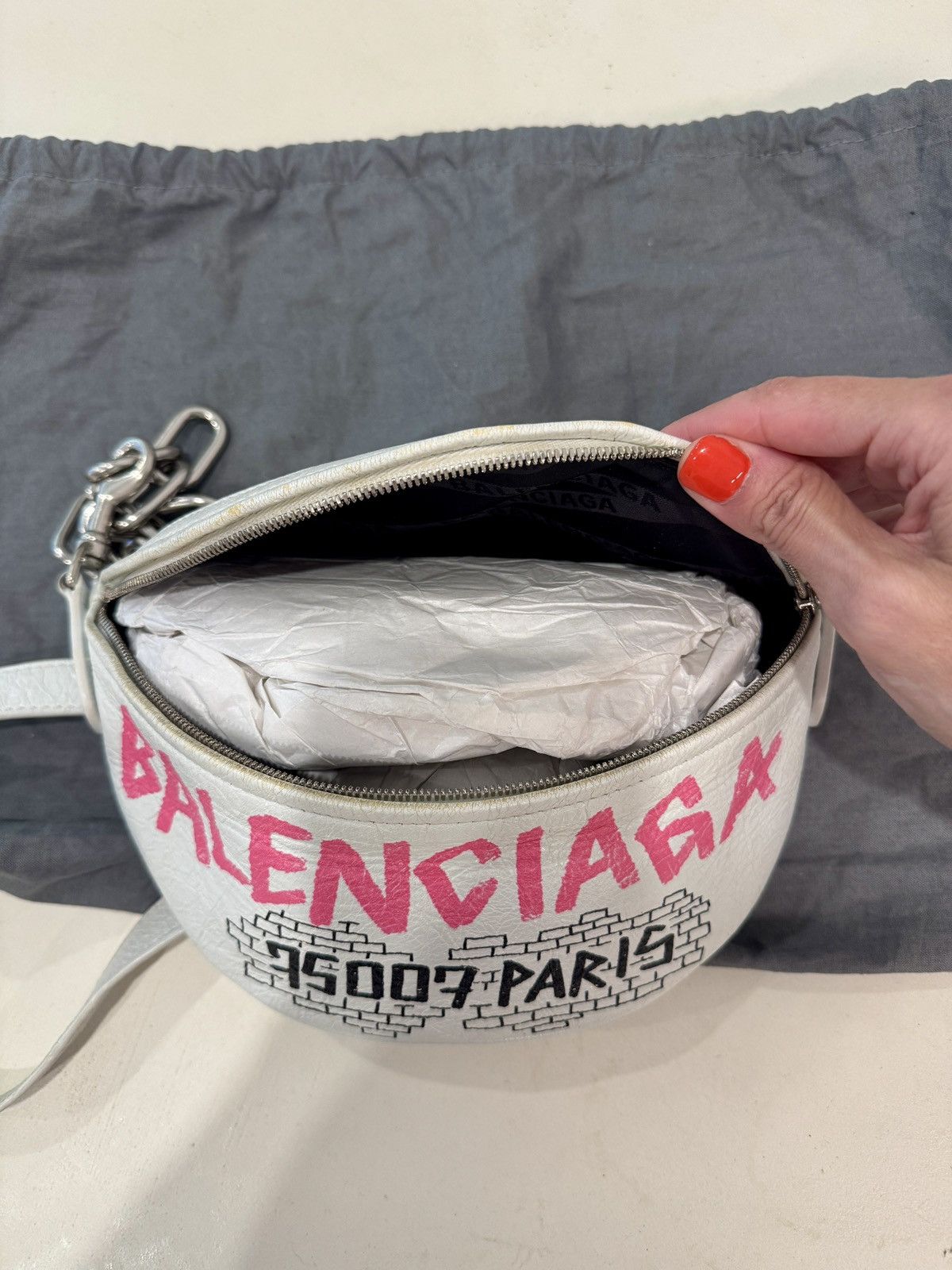 Balenciaga Balenciaga Souvenir XS Graffiti Belt Bag Size ONE SIZE - 4 Thumbnail