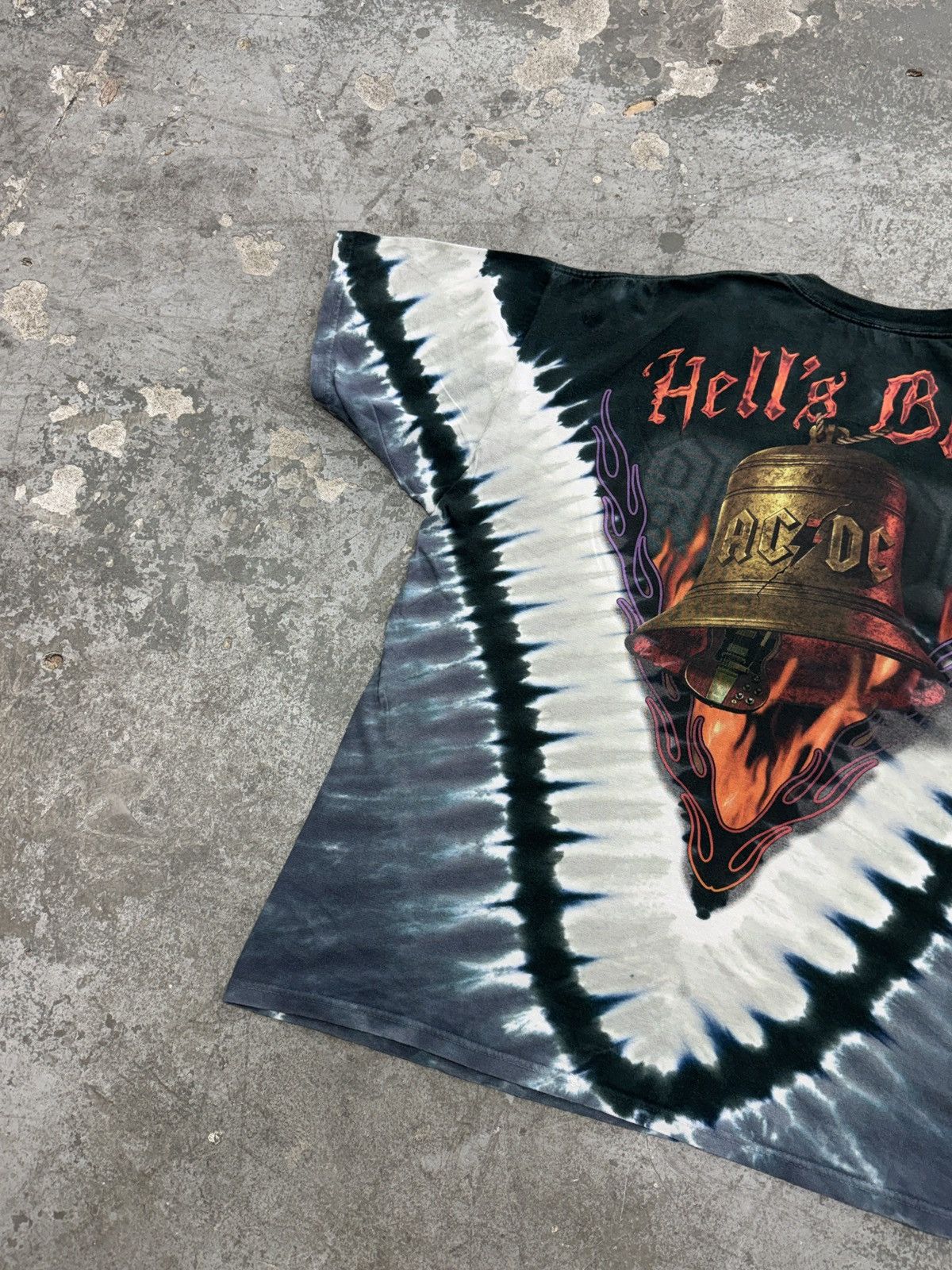 Band Tees Vintage AC/DC Hells Bells Tee Size US XL / EU 56 / 4 - 7 Thumbnail