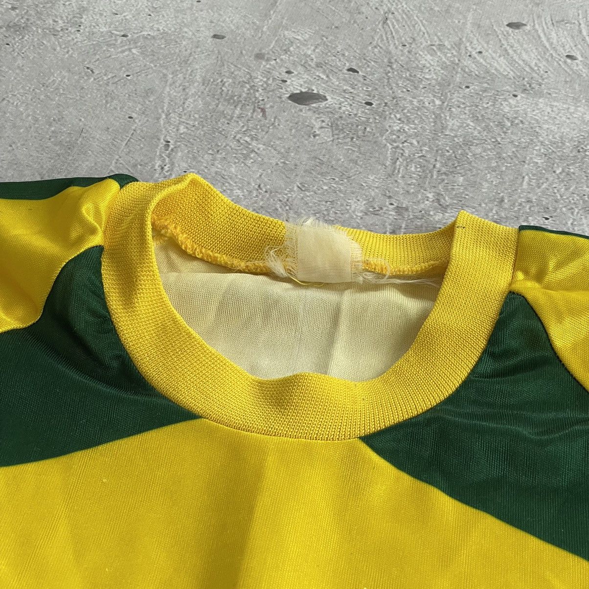 Vintage Vintage Home Brazil Soccer T-shirt #9 y2k Size US XL / EU 56 / 4 - 9 Thumbnail