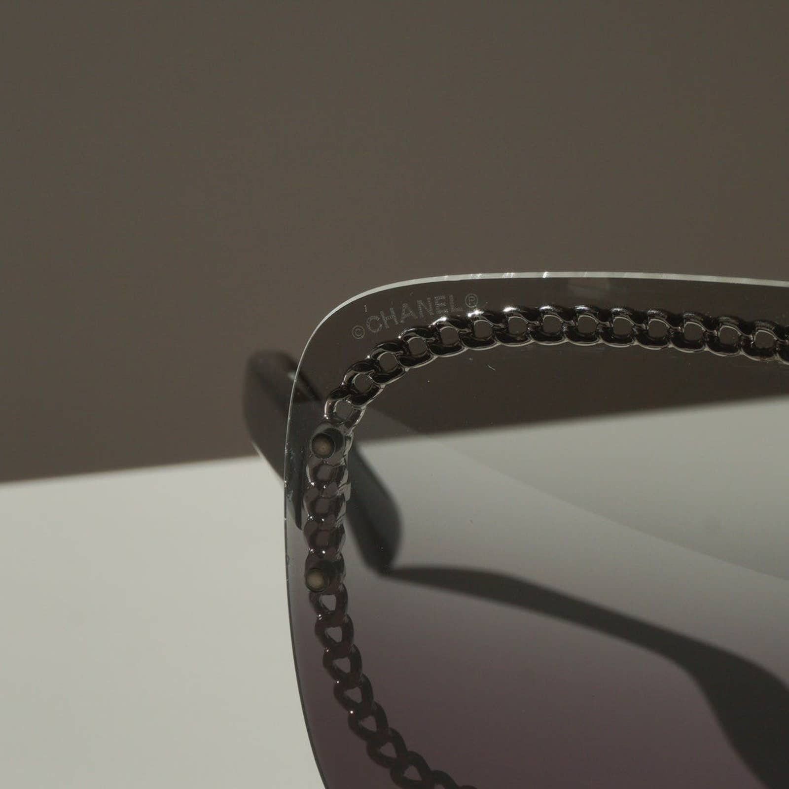 Chanel Chanel shield mask logo silver chain frame black sunglasses Size ONE SIZE - 7 Thumbnail