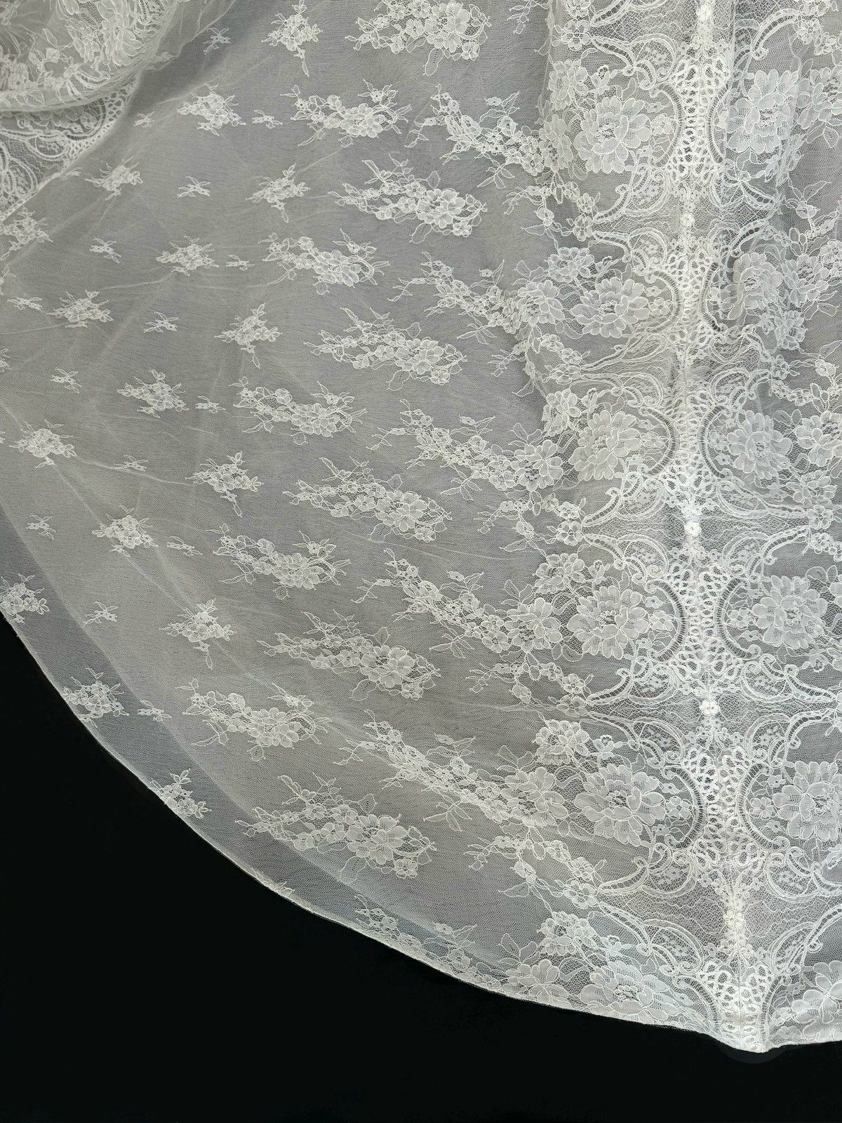 Other Preloved US 6 Anna Augusta French Corded Lace Bridal Gown Size M / US 6-8 / IT 42-44 - 10 Thumbnail