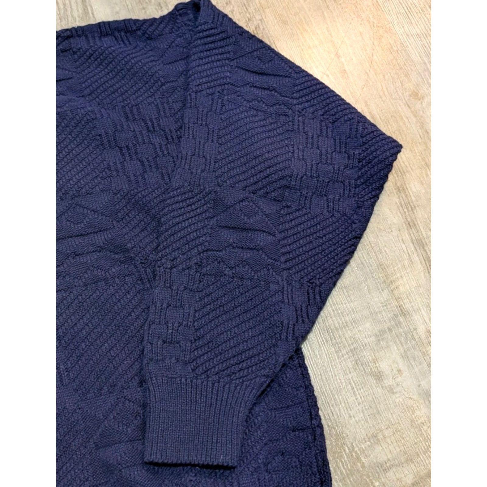 Vintage VINTAGE Whitefish Bay Blue Embossed 3D Mens Knit Sweater Crew Neck Blue Acrylic Hungary Size L Knit Pullover 90s Casual Mens Size US L / EU 52-54 / 3 - 3 Thumbnail