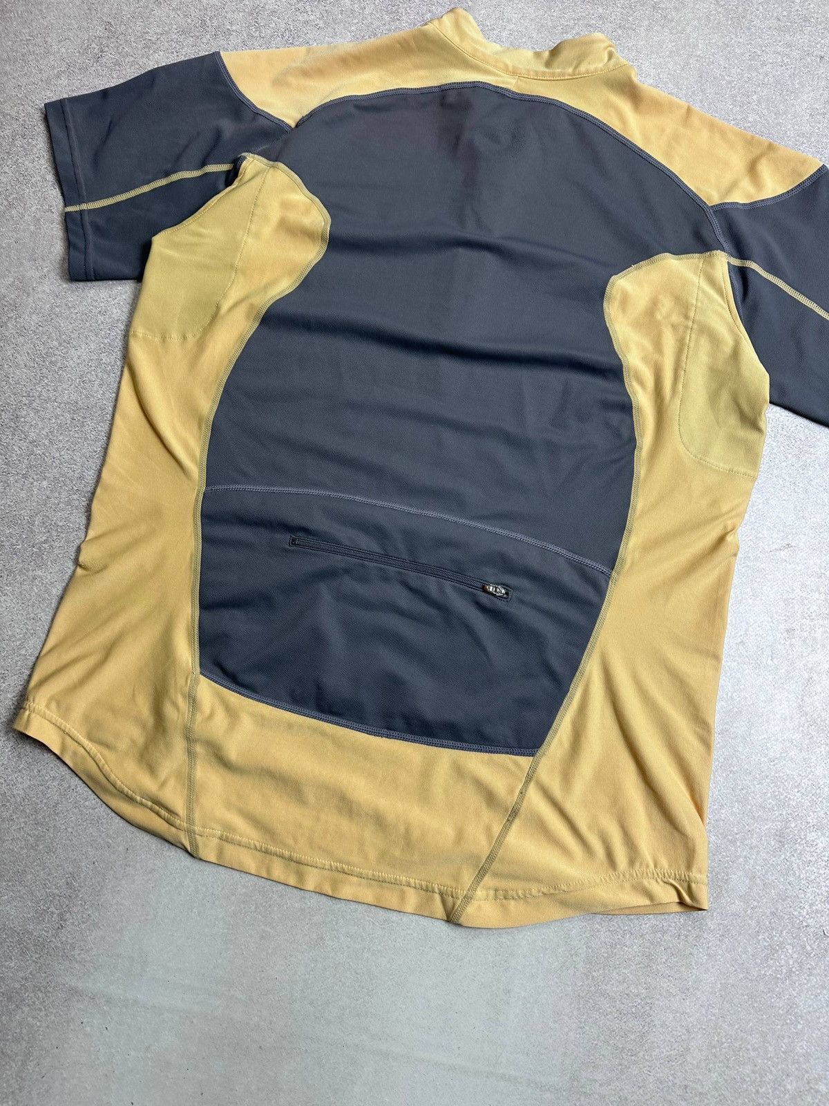 Nike Vintage Nike ACG Back Pocket Gorp T-shirt Y2K M Size US M / EU 48-50 / 2 - 4 Thumbnail