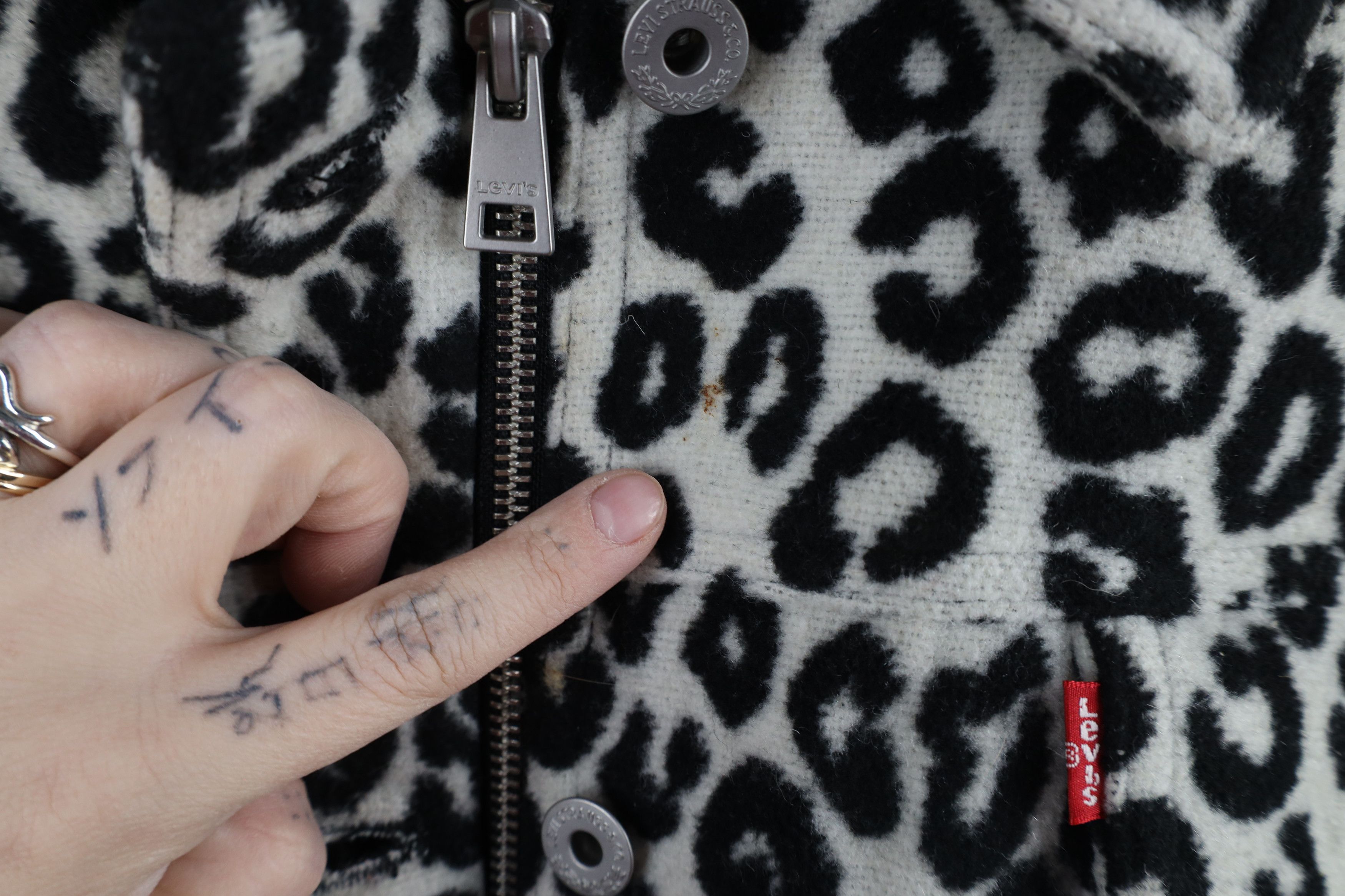 Levi's × Vintage Vintage Y2K Levis Cheetah Print Fleece Trucker Jacket Size L / US 10 / IT 46 - 9 Thumbnail