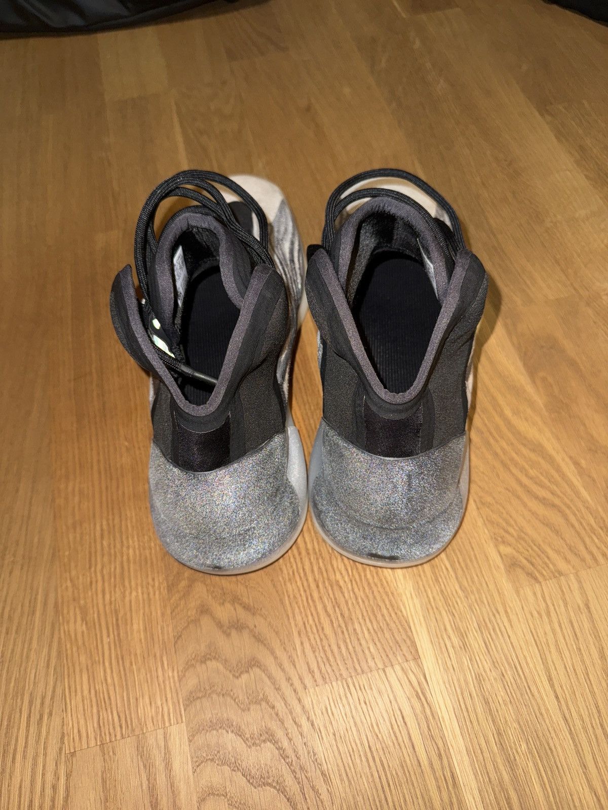 Adidas × Yeezy Yeezy QNTM lifestyle Size US 11 / EU 44 - 7 Thumbnail