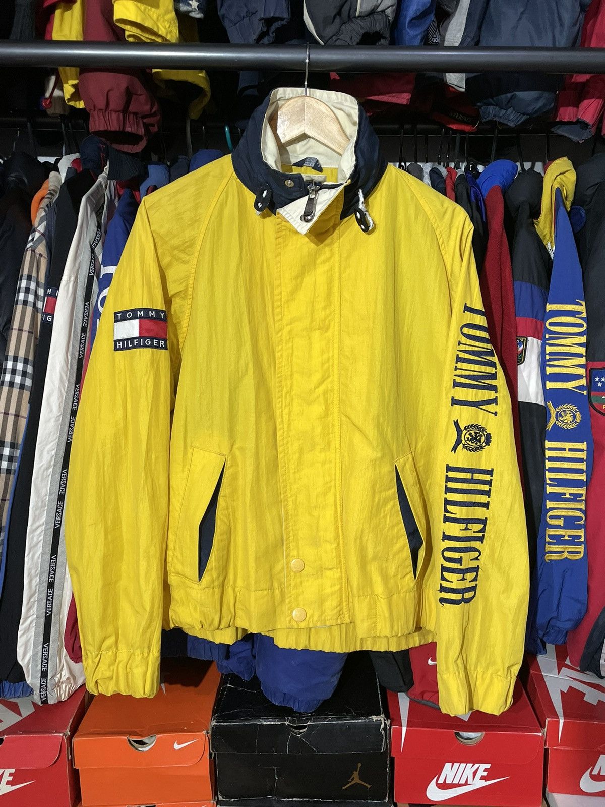 Tommy Hilfiger × Vintage Jacket Tommy Hilfiger Spell Out 90’s Vintage Size US S / EU 44-46 / 1 - 1 Thumbnail
