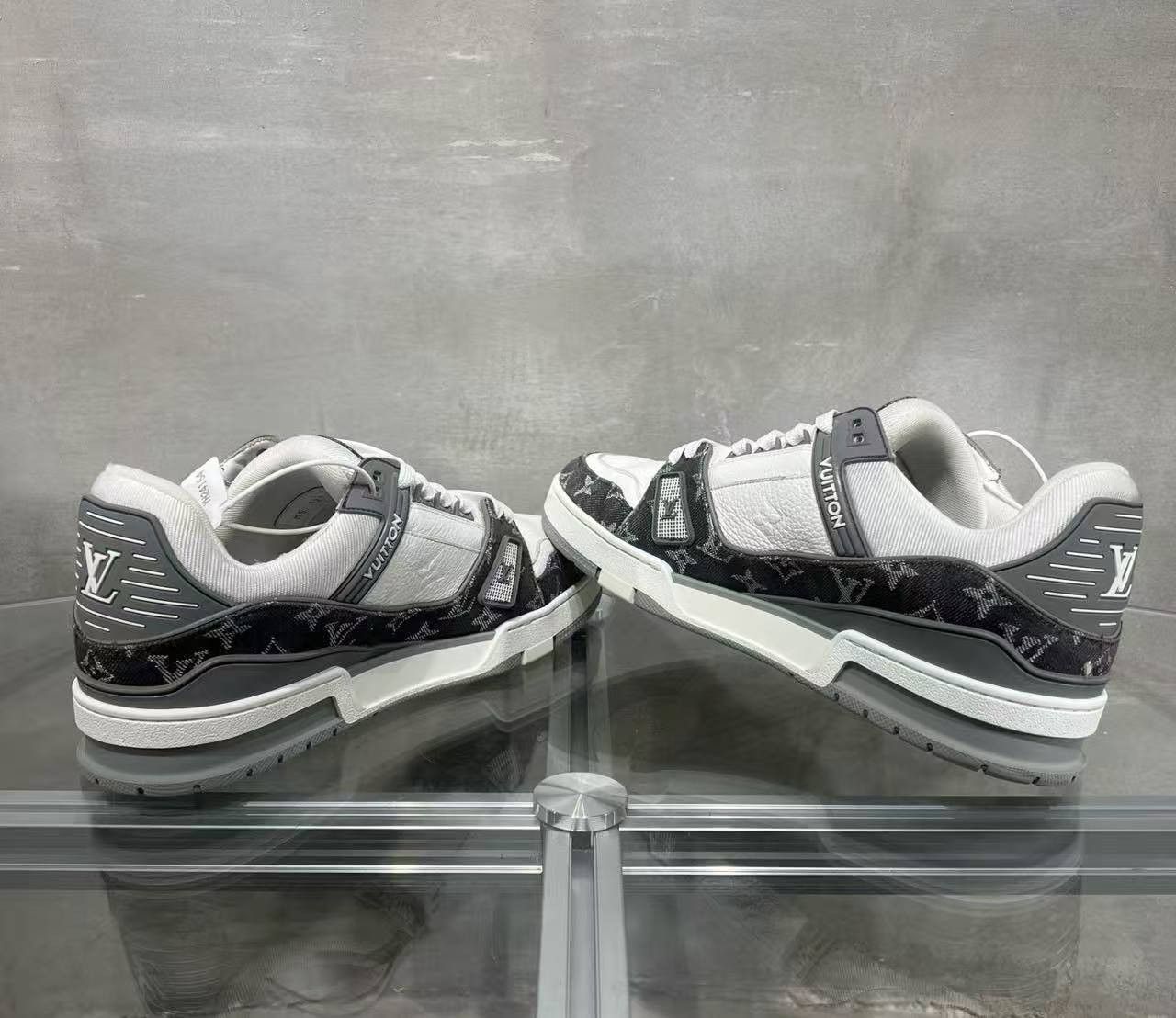 Louis Vuitton Louis Vuitton Training Denim White Lowtop Sneakers 8.5 Men Size US 8.5 / EU 41-42 - 4 Thumbnail