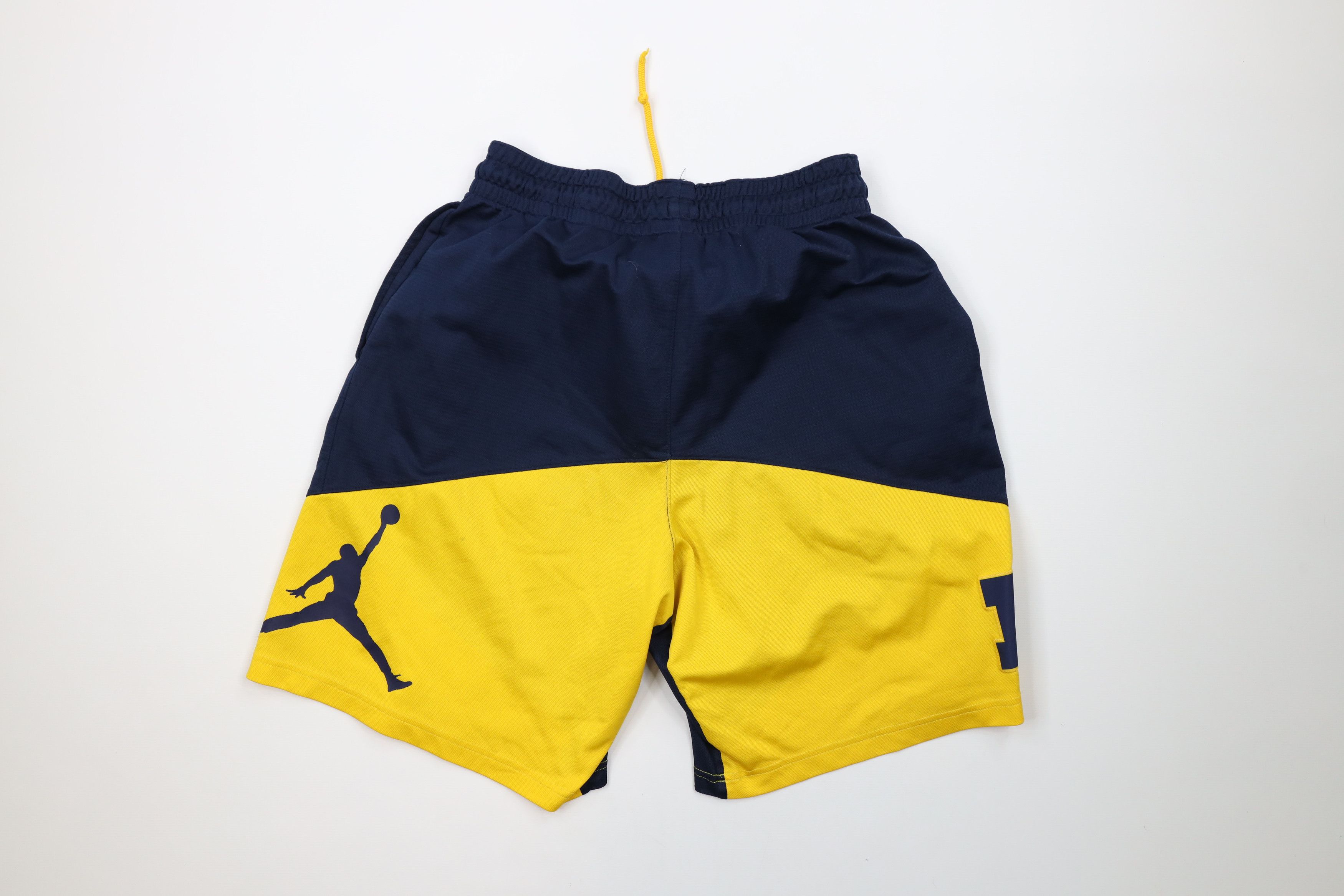 Nike × Vintage Nike Air Jordan University of Michigan Basketball Shorts Size US 34 / EU 50 - 7 Thumbnail