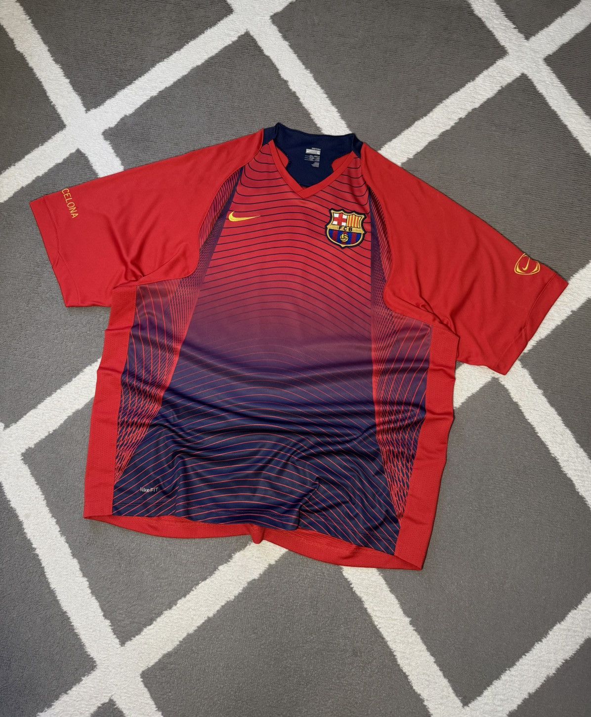 Nike Nike FC Barcelona Y2K Retro 2006-07 Training T-Shirt Jersey Size US L / EU 52-54 / 3 - 4 Thumbnail