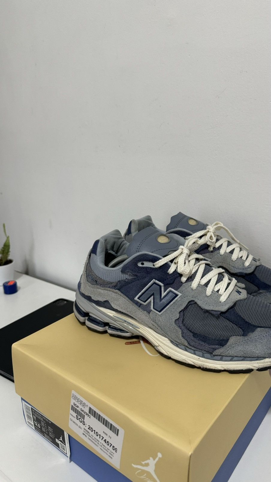 New Balance NEW BALANCE 2002 R Size US 11.5 / EU 44-45 - 5 Thumbnail